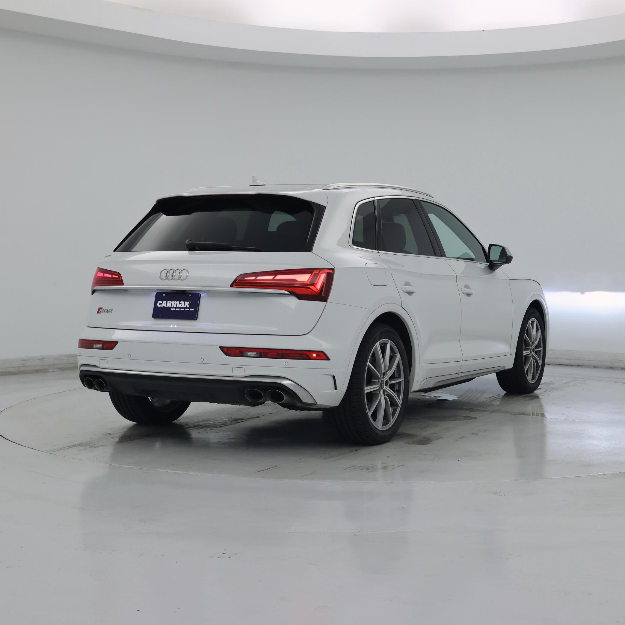 Thumbnail: 2024 Audi SQ5 - 8