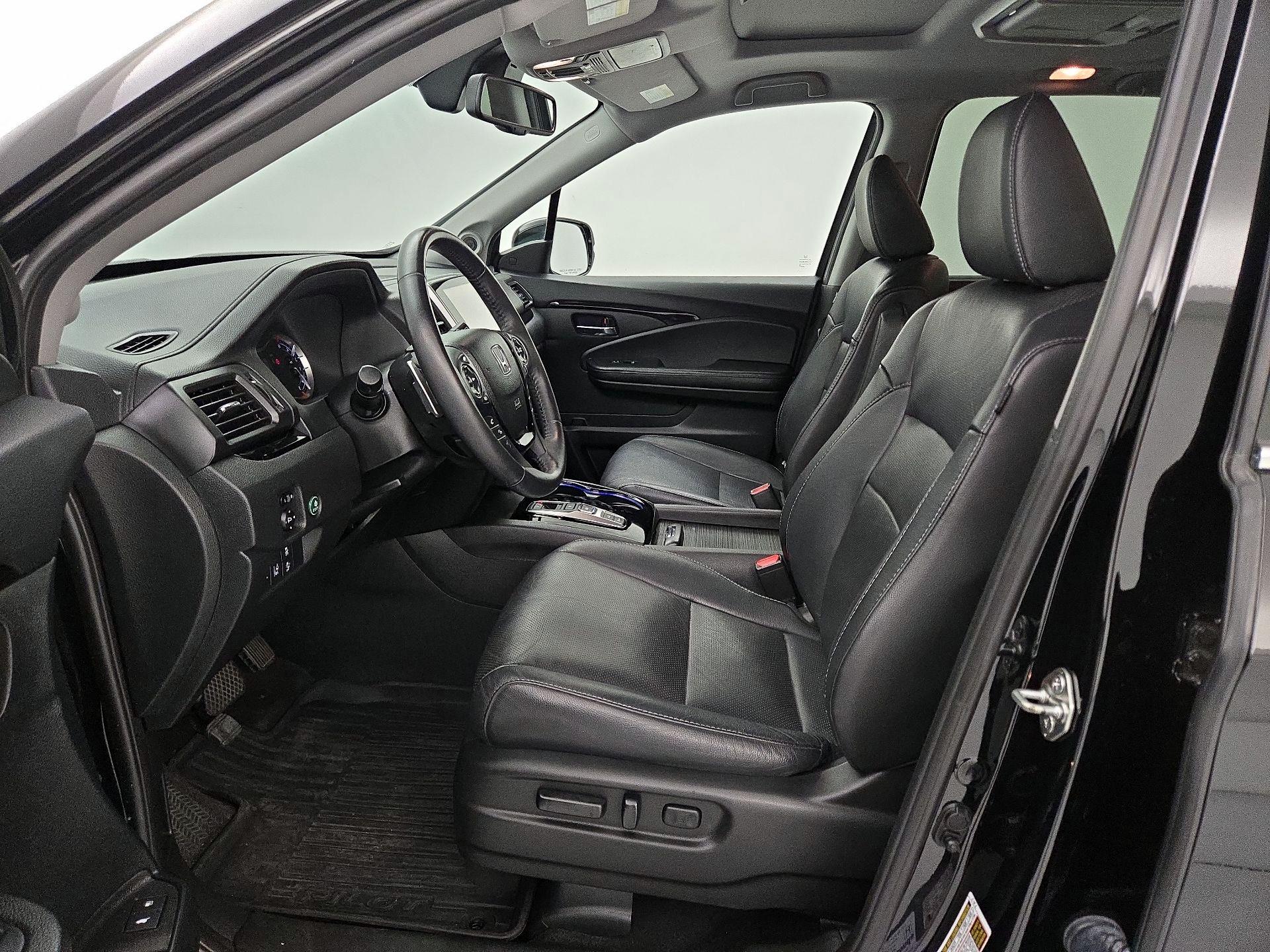 Thumbnail: 2017 Honda Pilot - 11