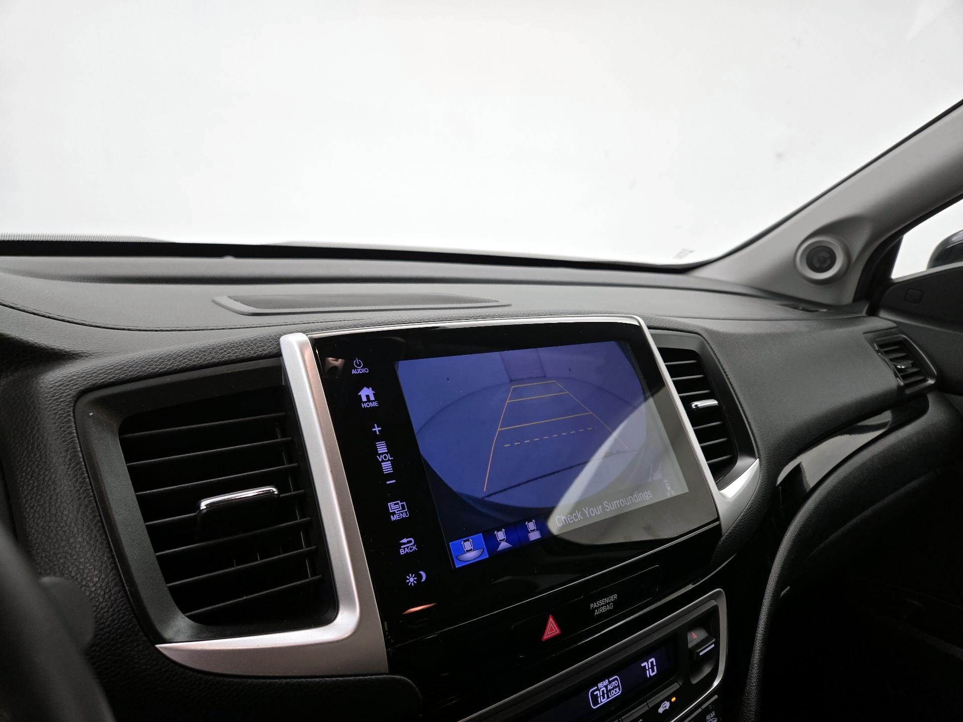 Thumbnail: 2017 Honda Pilot - 15