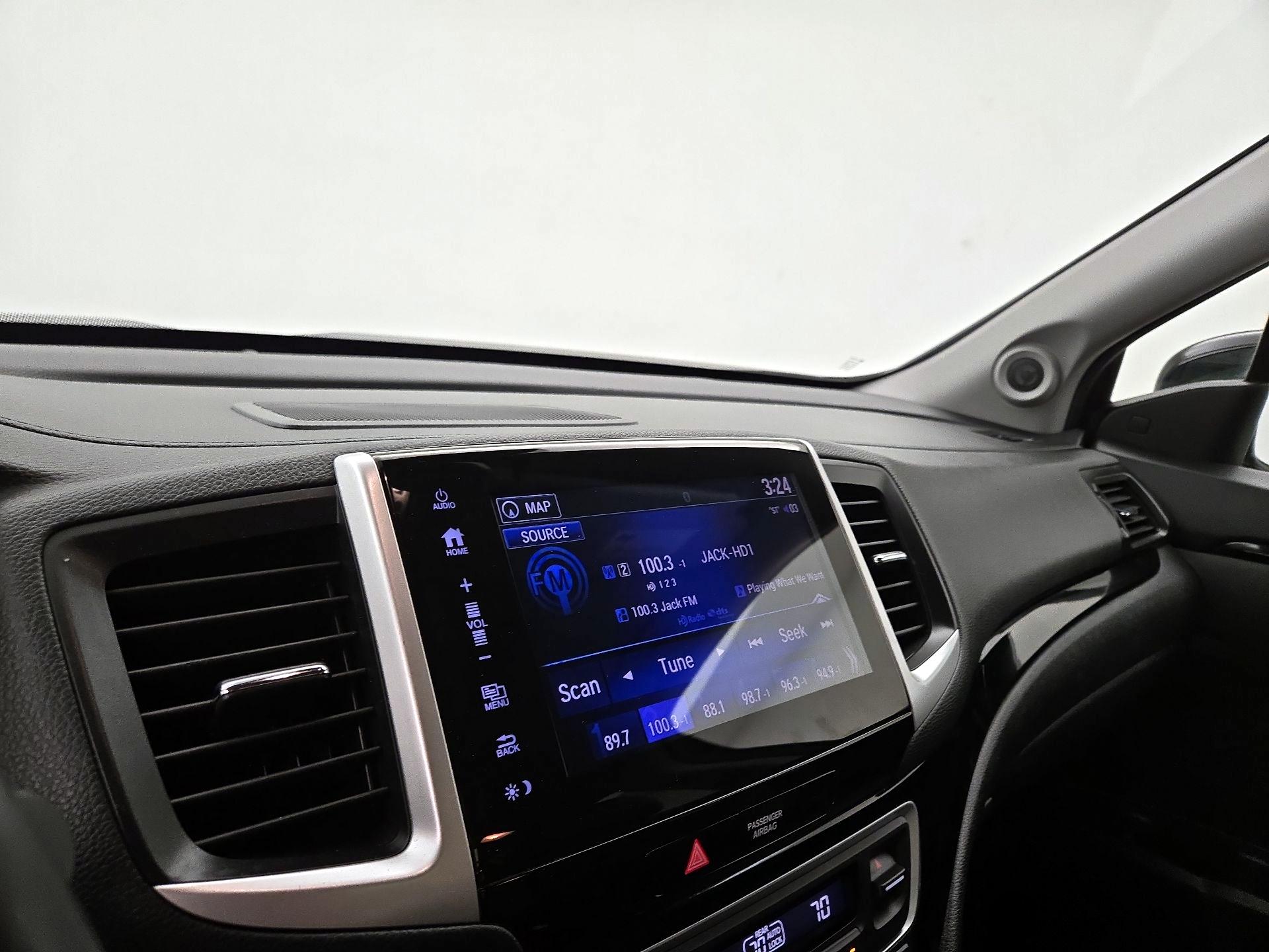 Thumbnail: 2017 Honda Pilot - 16