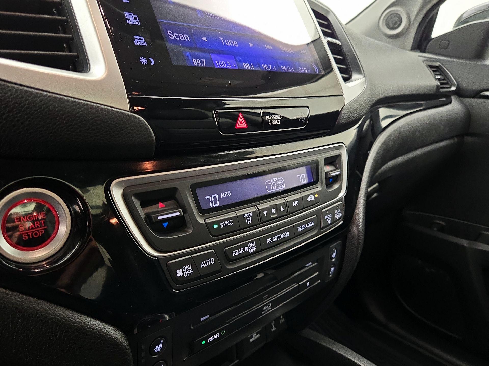 Thumbnail: 2017 Honda Pilot - 17