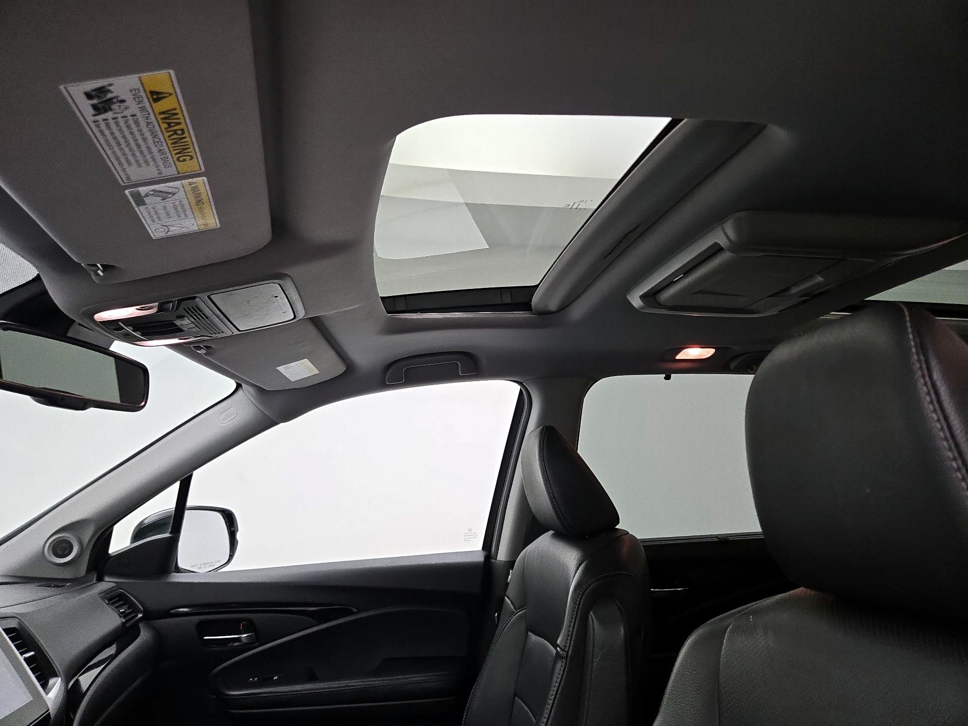 Thumbnail: 2017 Honda Pilot - 20