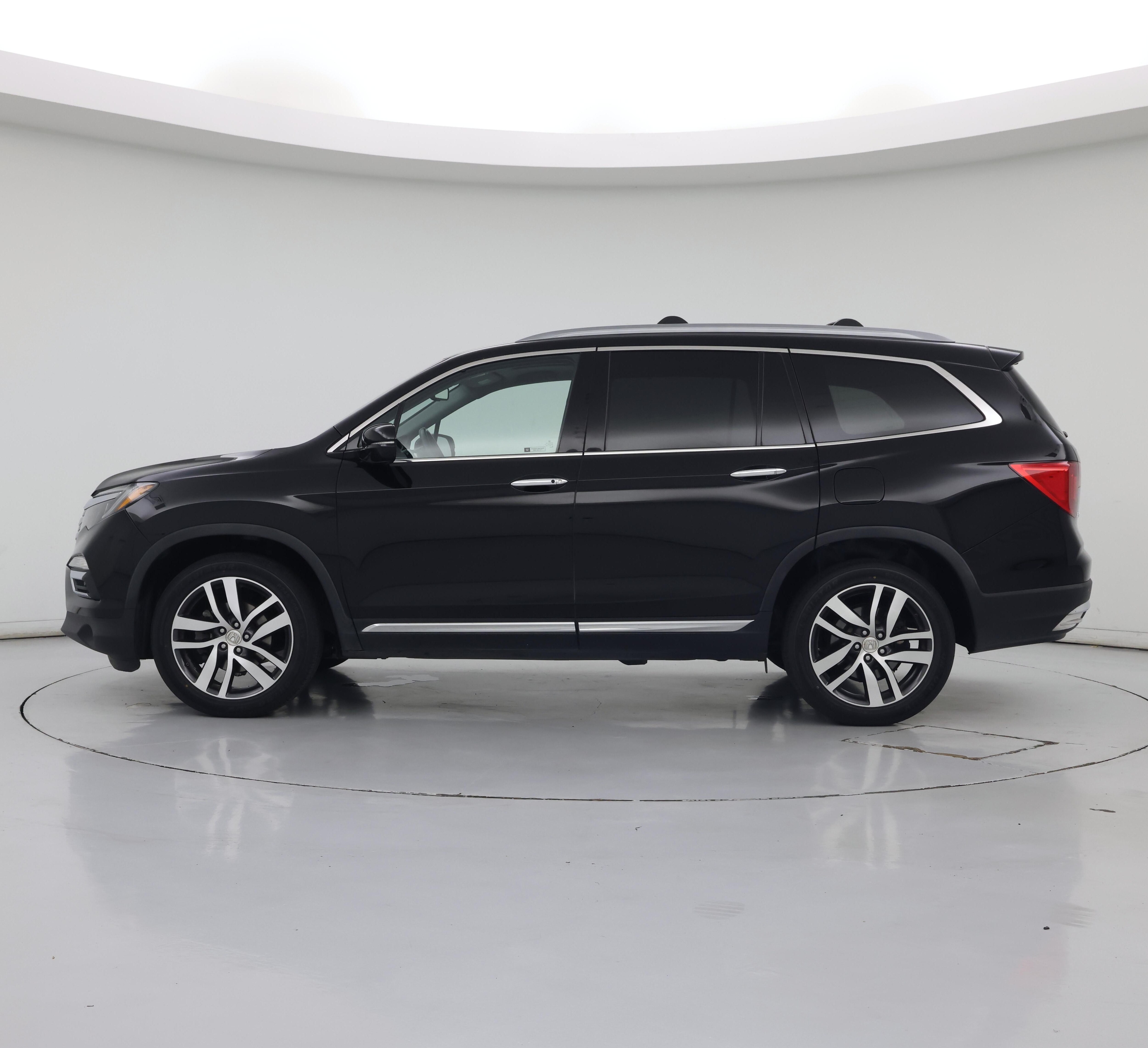 Thumbnail: 2017 Honda Pilot - 3