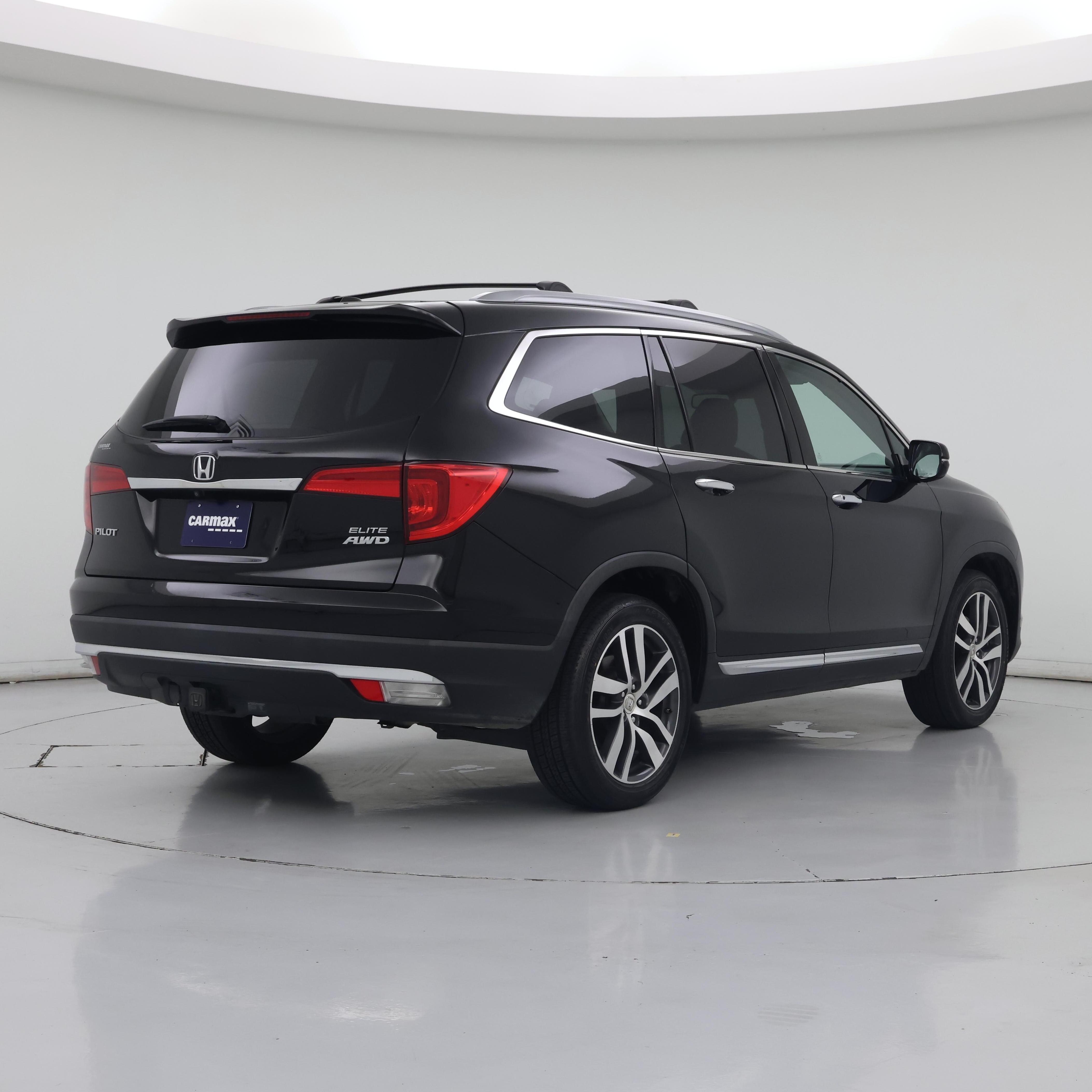 Thumbnail: 2017 Honda Pilot - 8