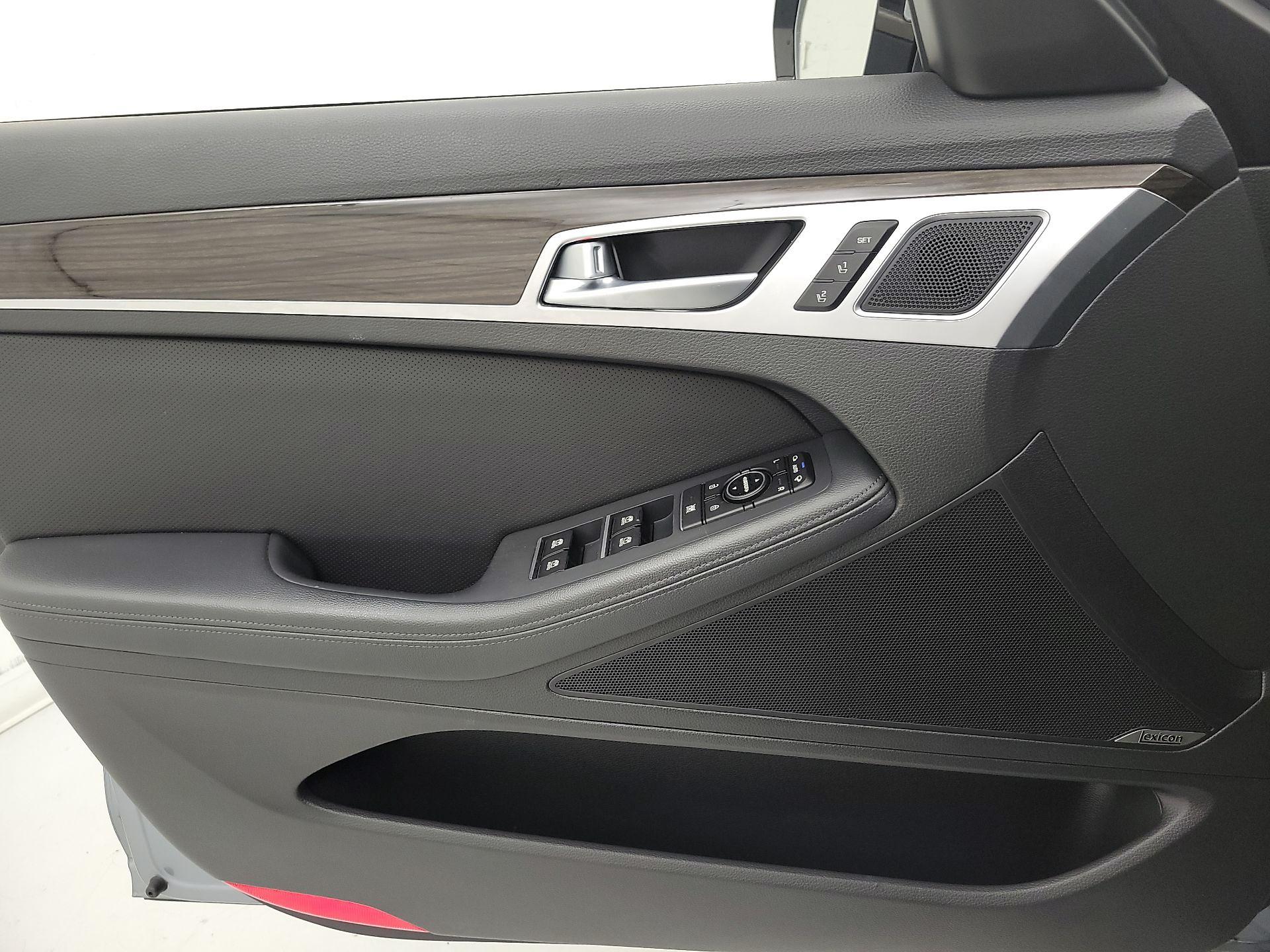 Thumbnail: 2015 Hyundai Genesis - 12