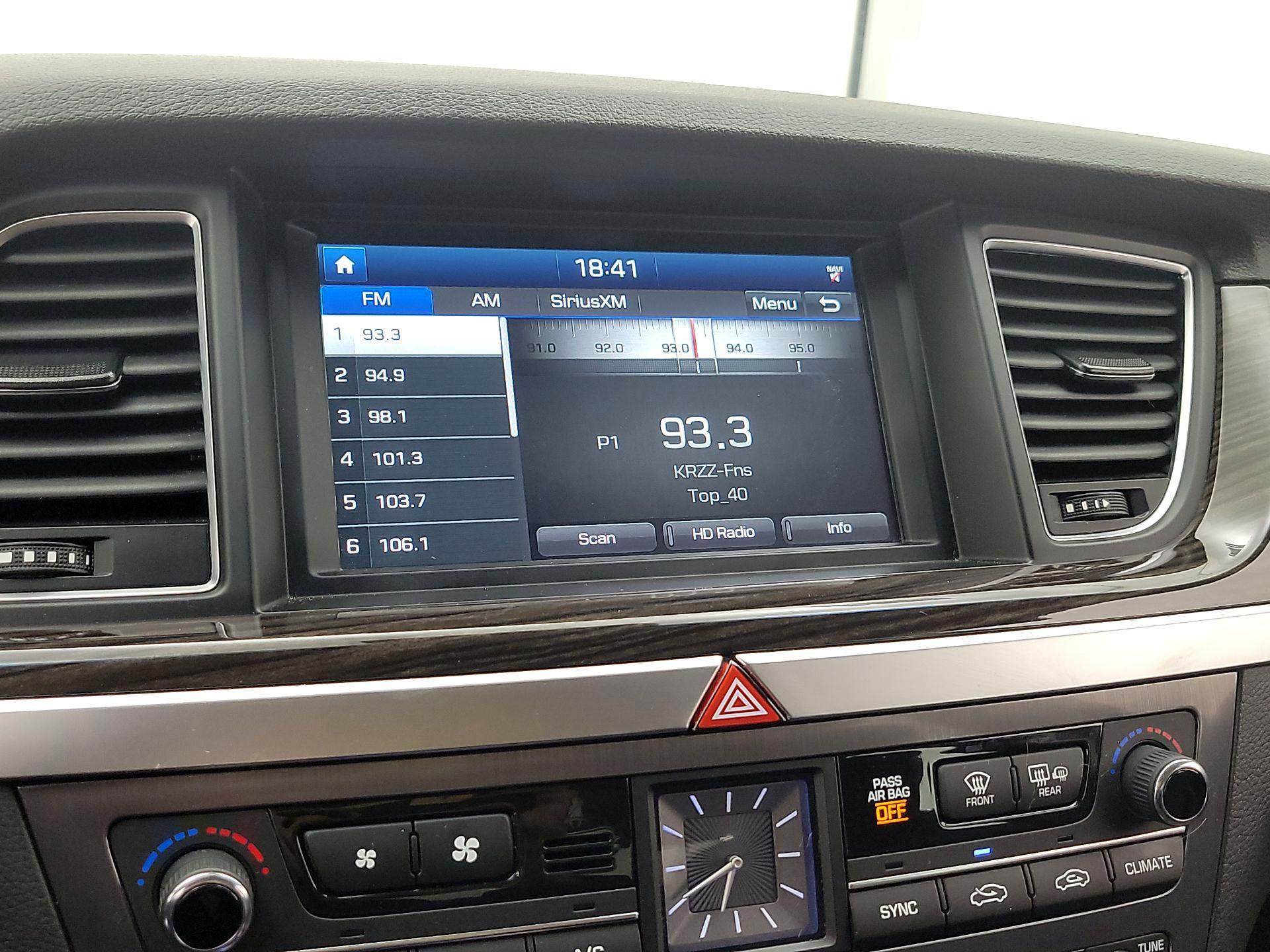 Thumbnail: 2015 Hyundai Genesis - 16
