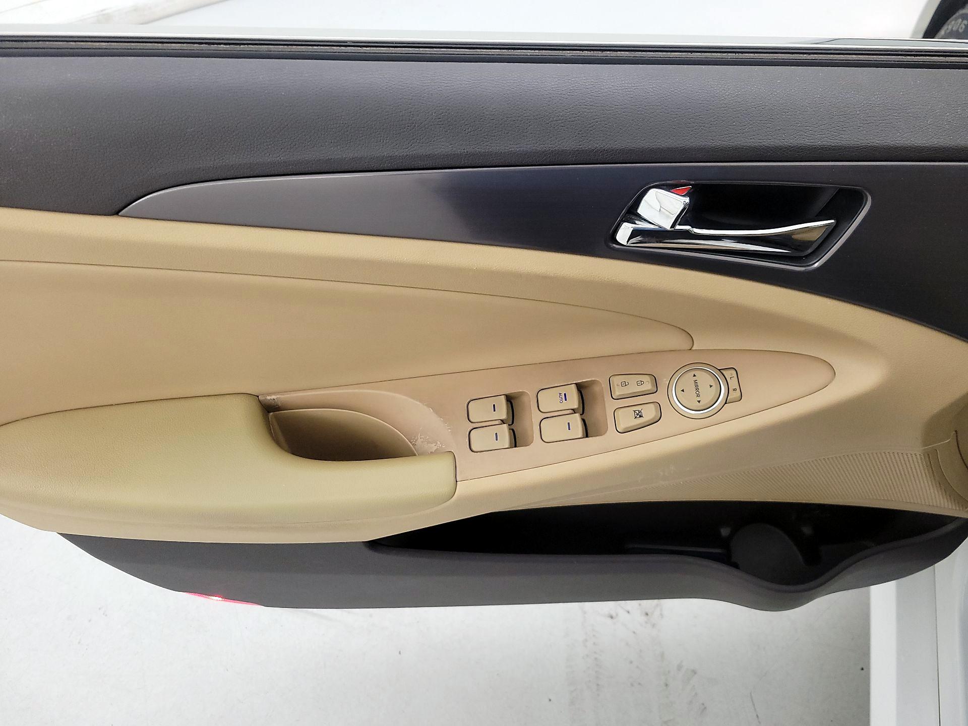 Thumbnail: 2015 Hyundai Sonata - 12
