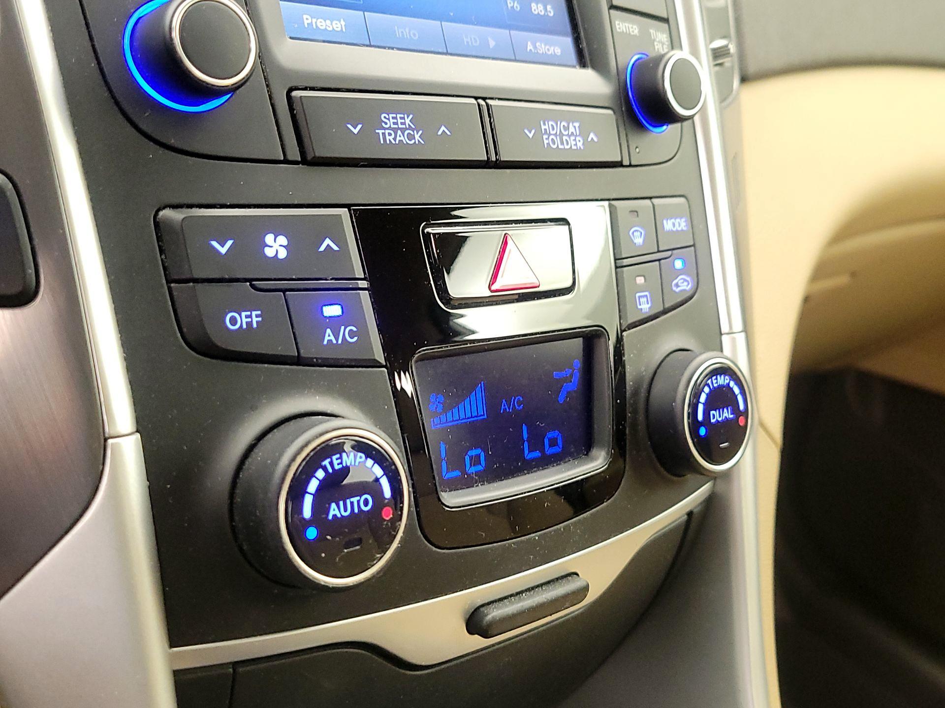 Thumbnail: 2015 Hyundai Sonata - 16