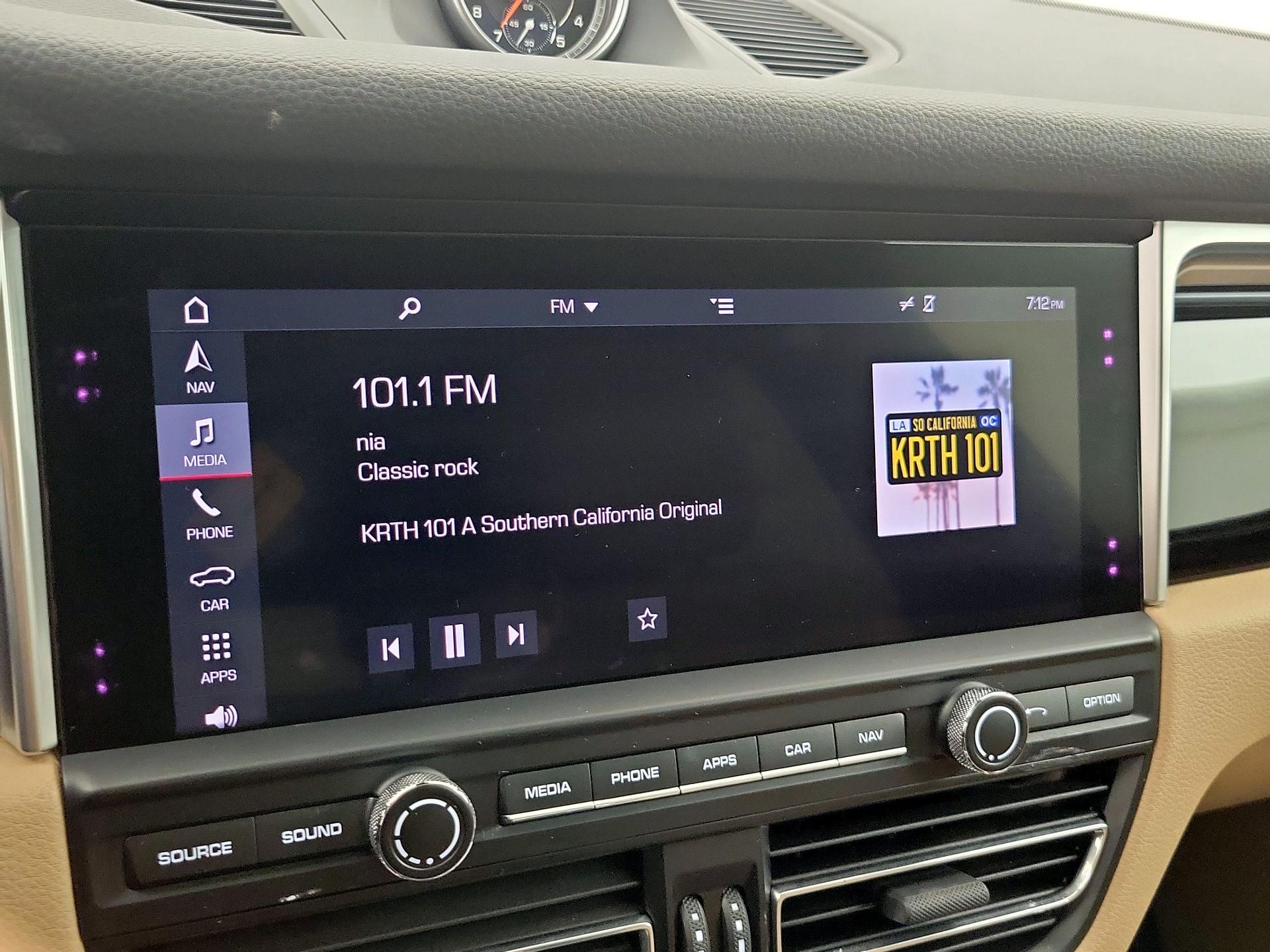 Thumbnail: 2019 Porsche Macan - 16