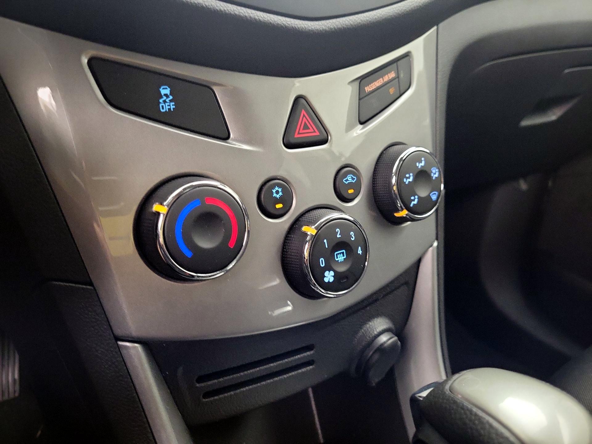 Thumbnail: 2015 Chevrolet Trax - 16