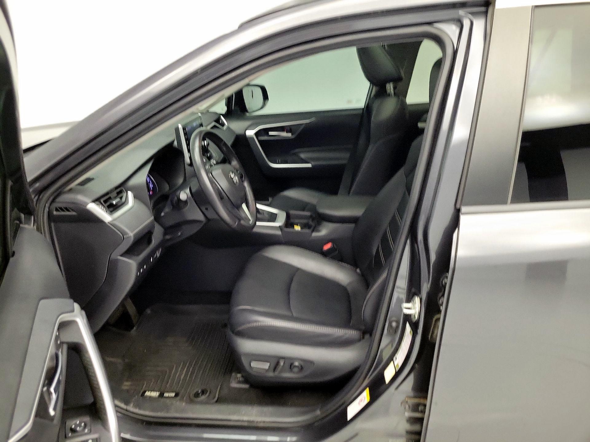Thumbnail: 2019 Toyota RAV4 - 11