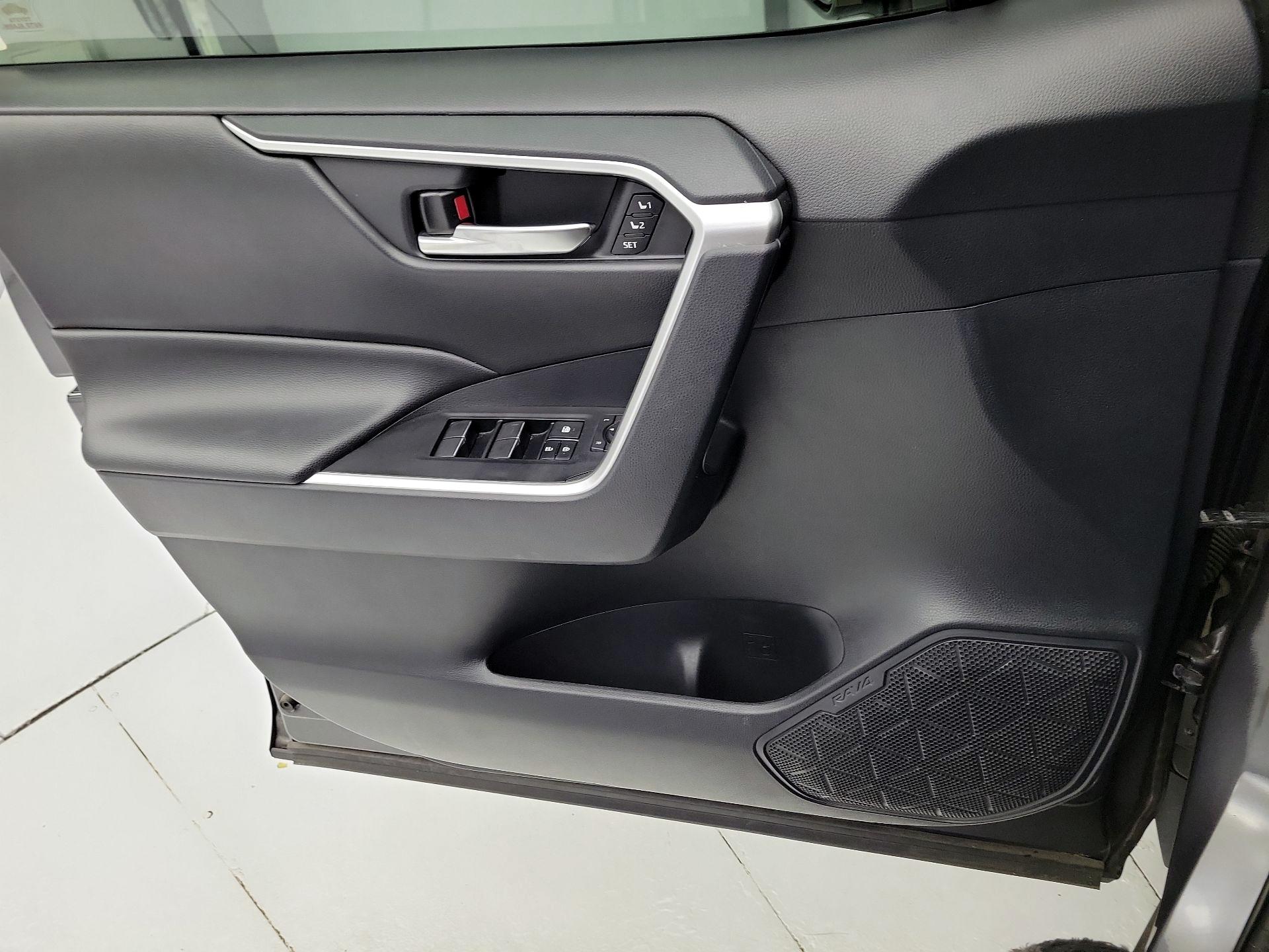 Thumbnail: 2019 Toyota RAV4 - 12