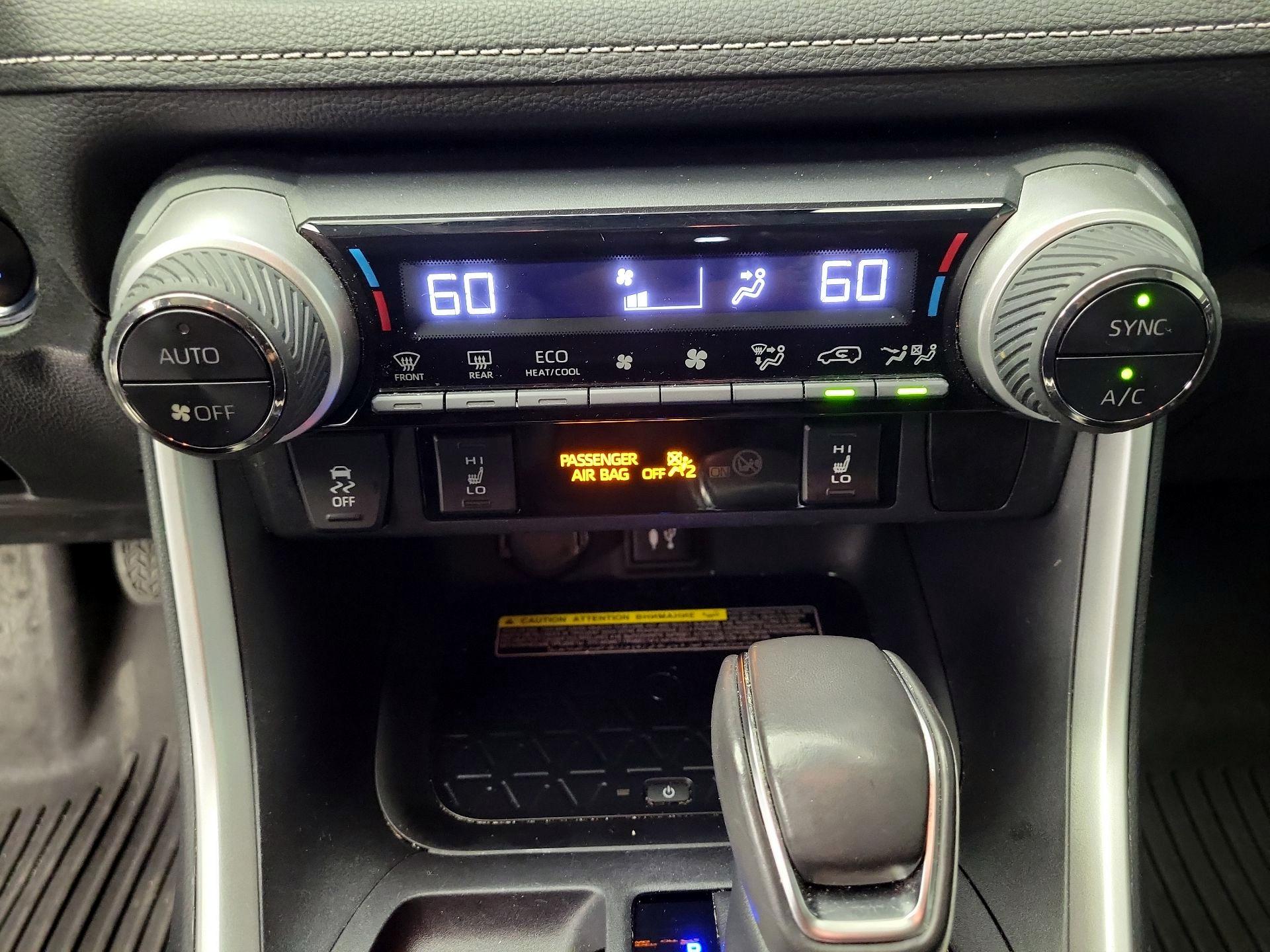 Thumbnail: 2019 Toyota RAV4 - 16