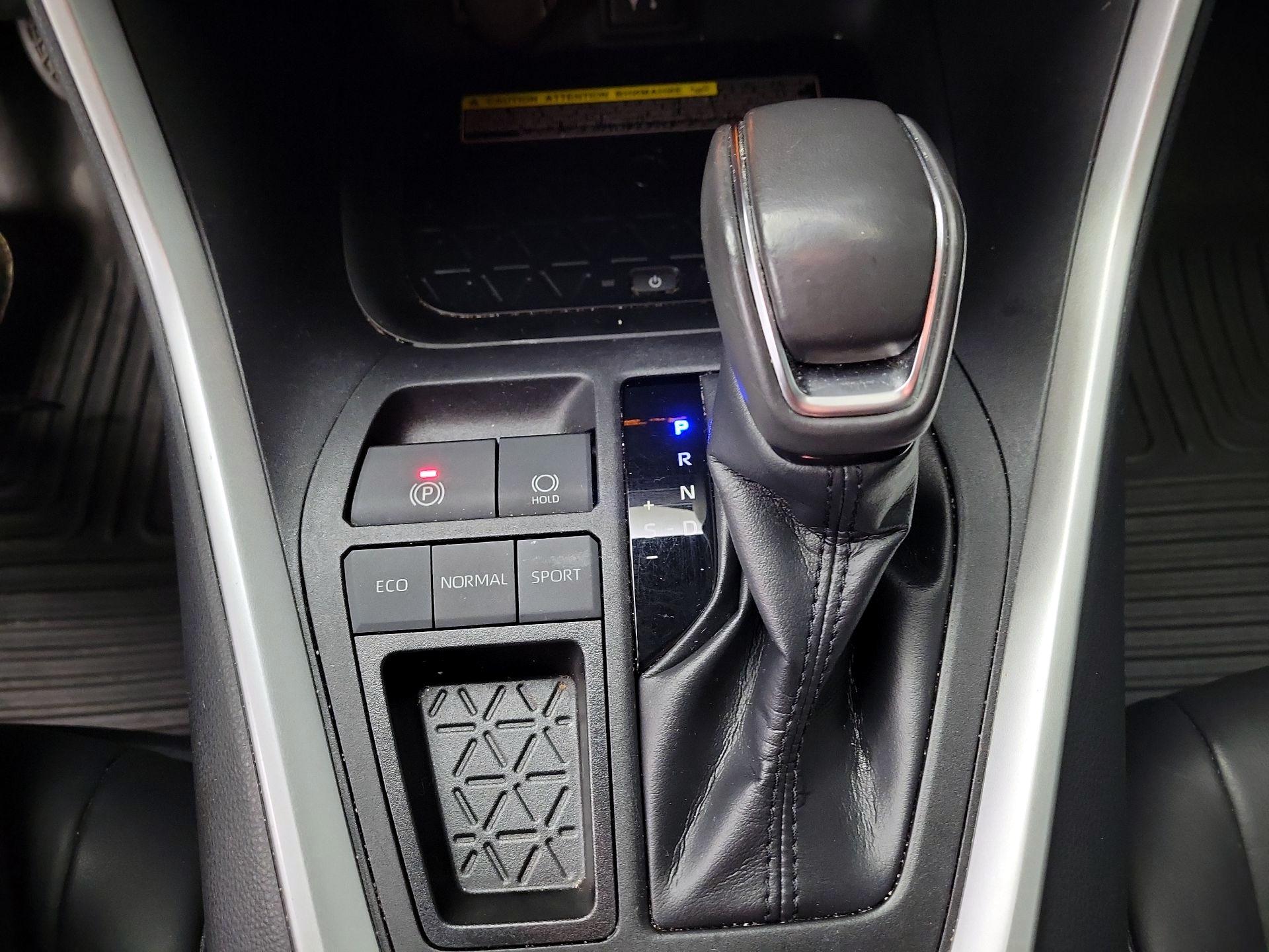 Thumbnail: 2019 Toyota RAV4 - 17