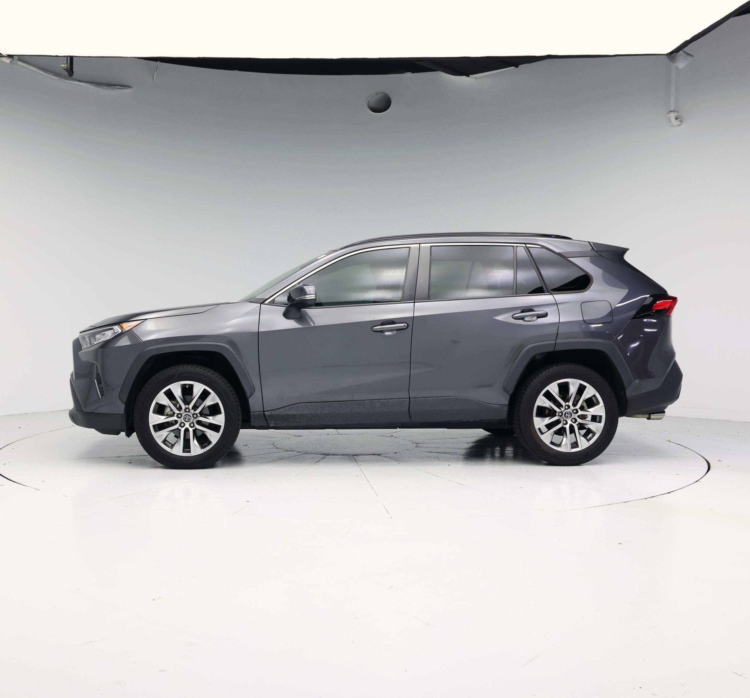 Thumbnail: 2019 Toyota RAV4 - 3