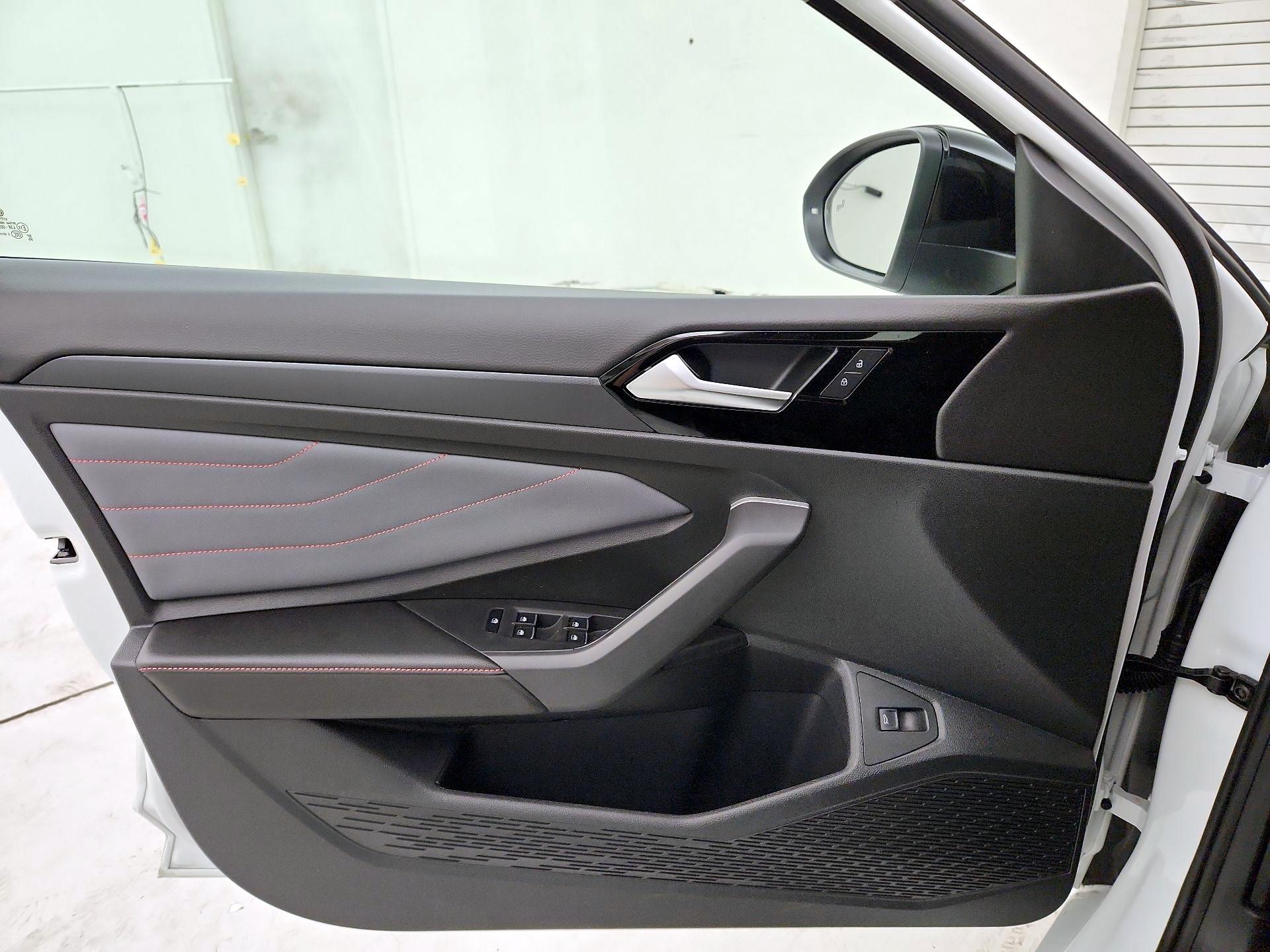 Thumbnail: 2025 Volkswagen Jetta - 12