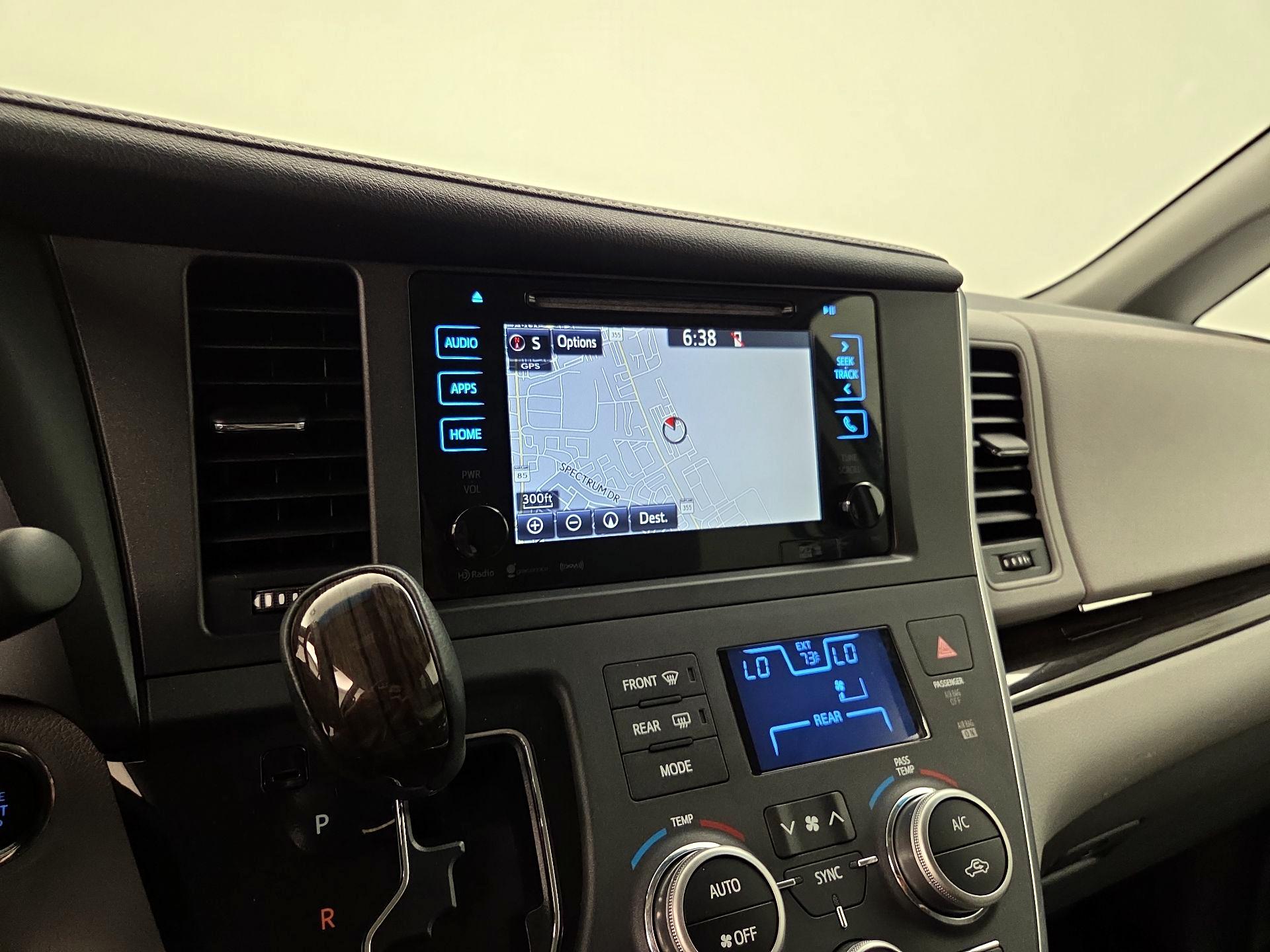 Thumbnail: 2017 Toyota Sienna - 14