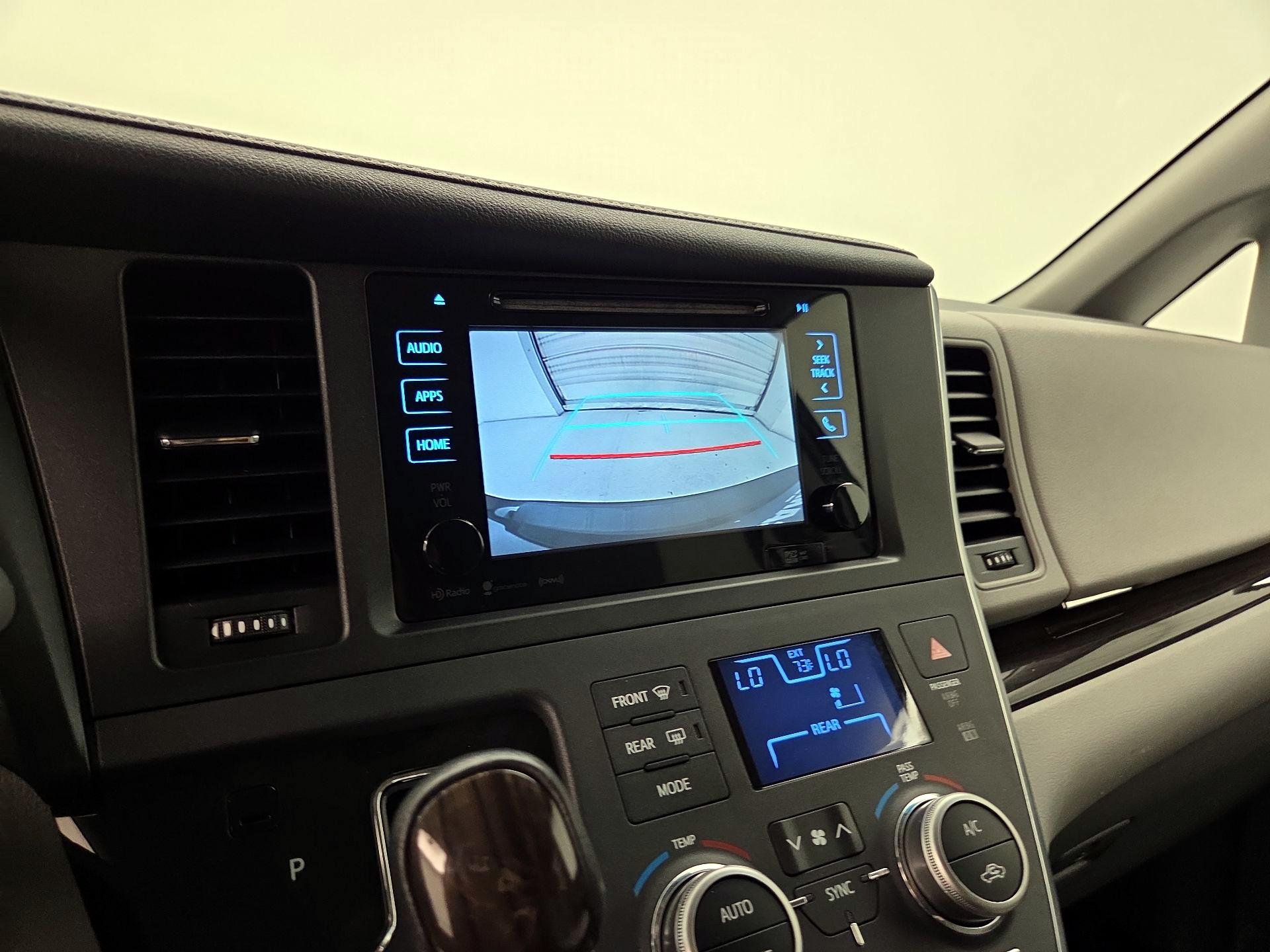 Thumbnail: 2017 Toyota Sienna - 15