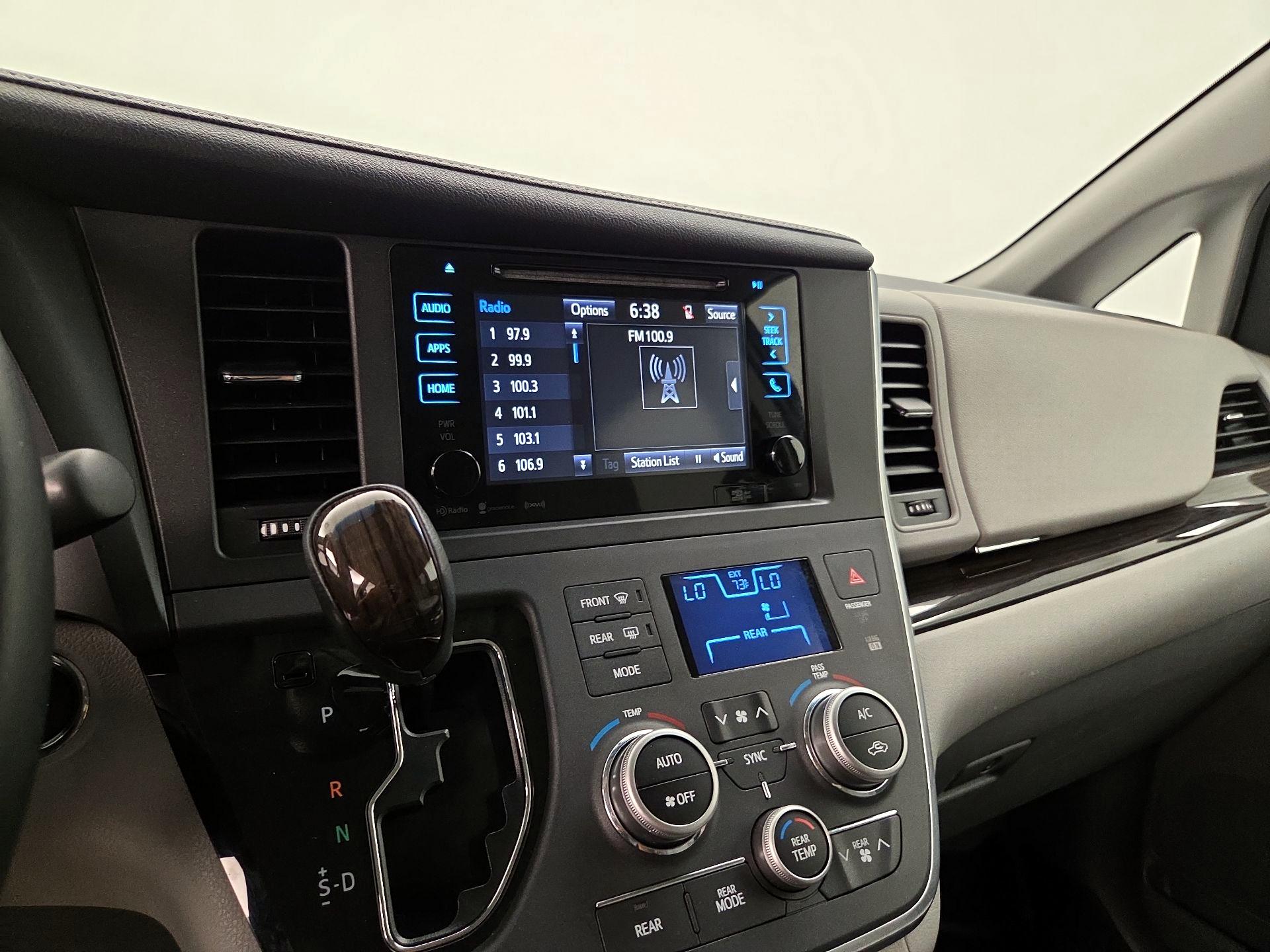 Thumbnail: 2017 Toyota Sienna - 16
