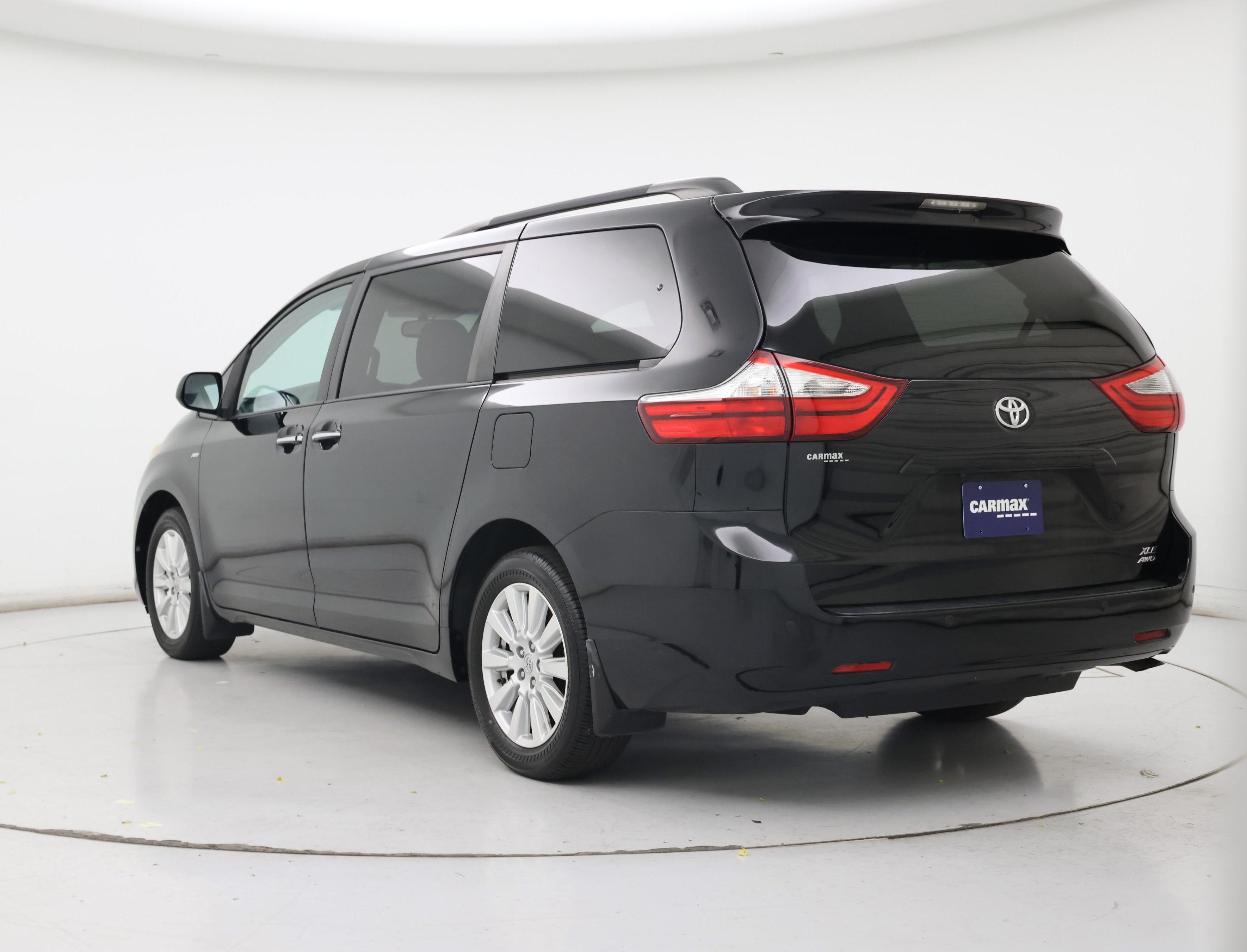 Thumbnail: 2017 Toyota Sienna - 2