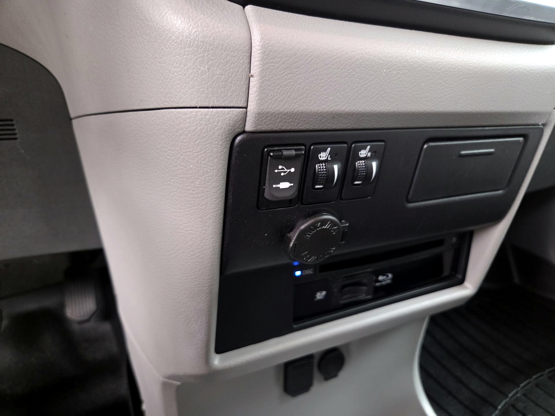 Thumbnail: 2017 Toyota Sienna - 19