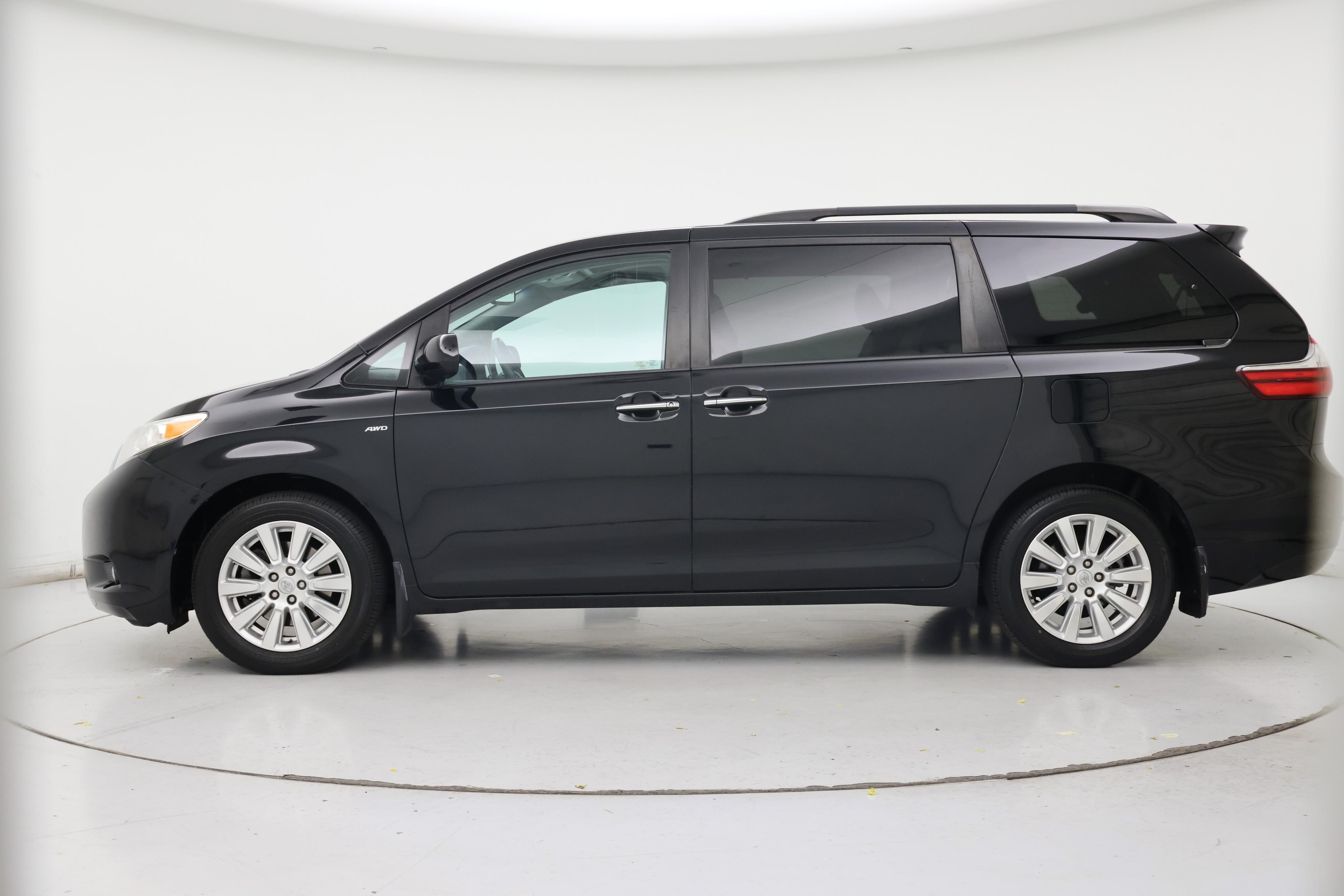 Thumbnail: 2017 Toyota Sienna - 3
