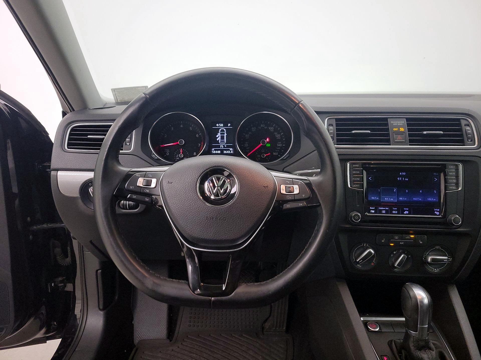 Thumbnail: 2017 Volkswagen Jetta - 10
