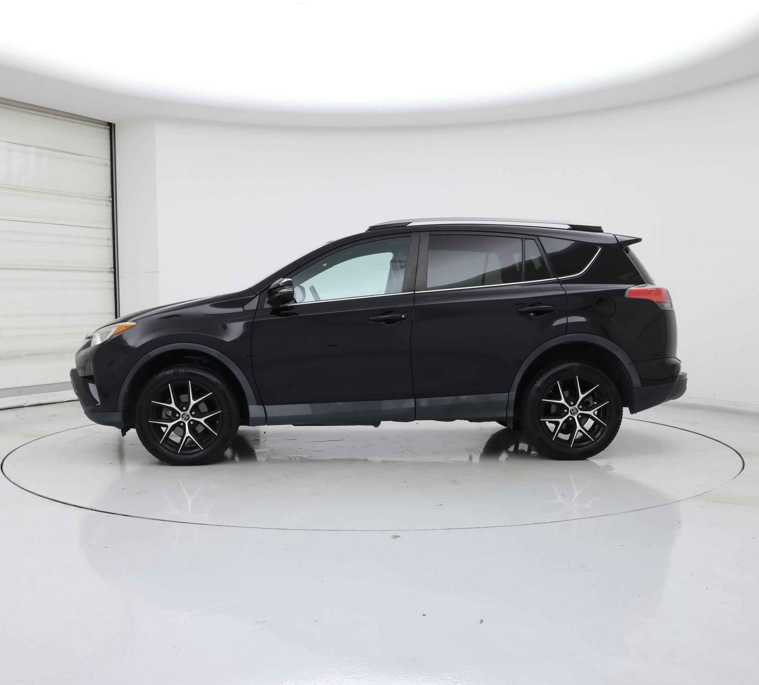 Thumbnail: 2017 Toyota RAV4 - 3