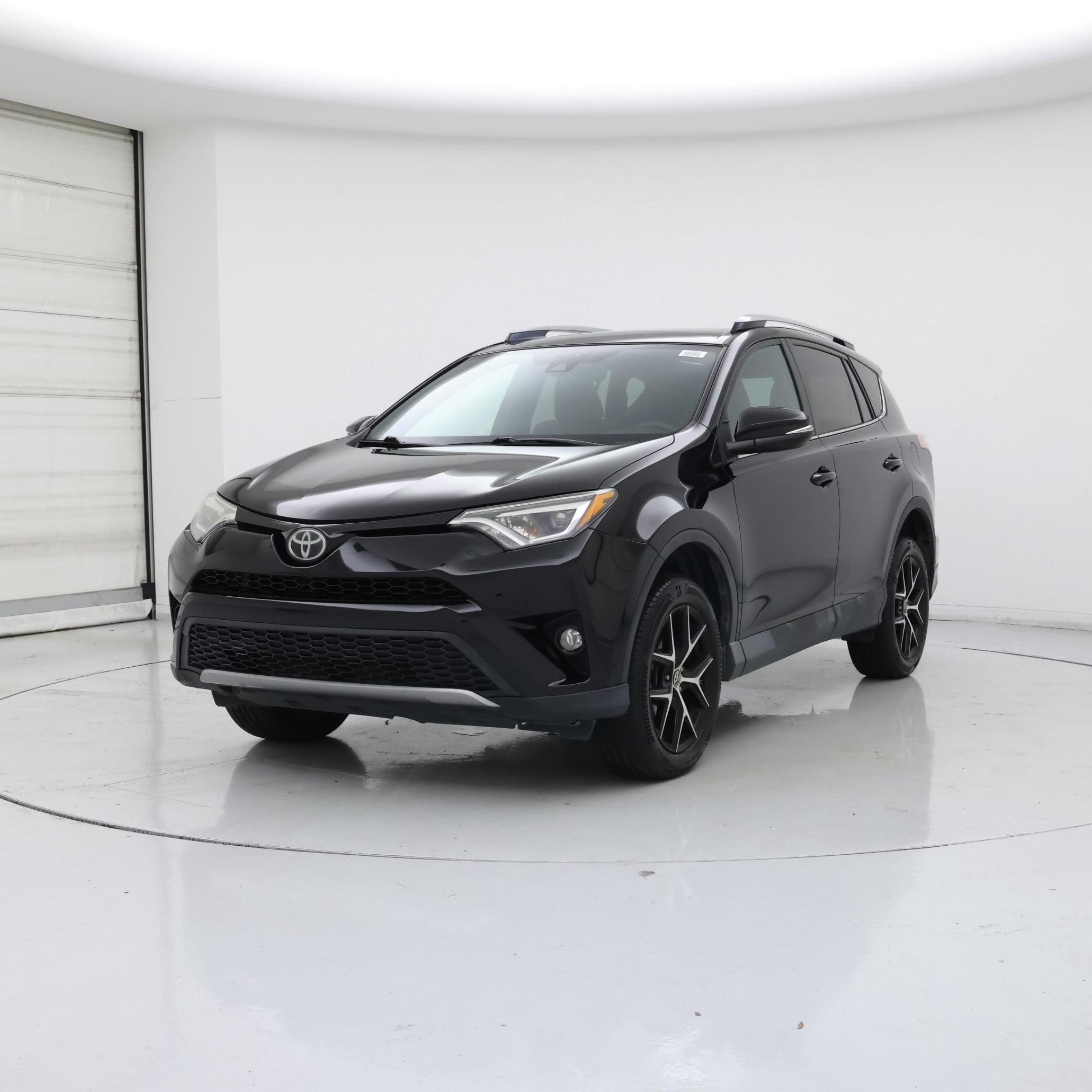 Thumbnail: 2017 Toyota RAV4 - 4