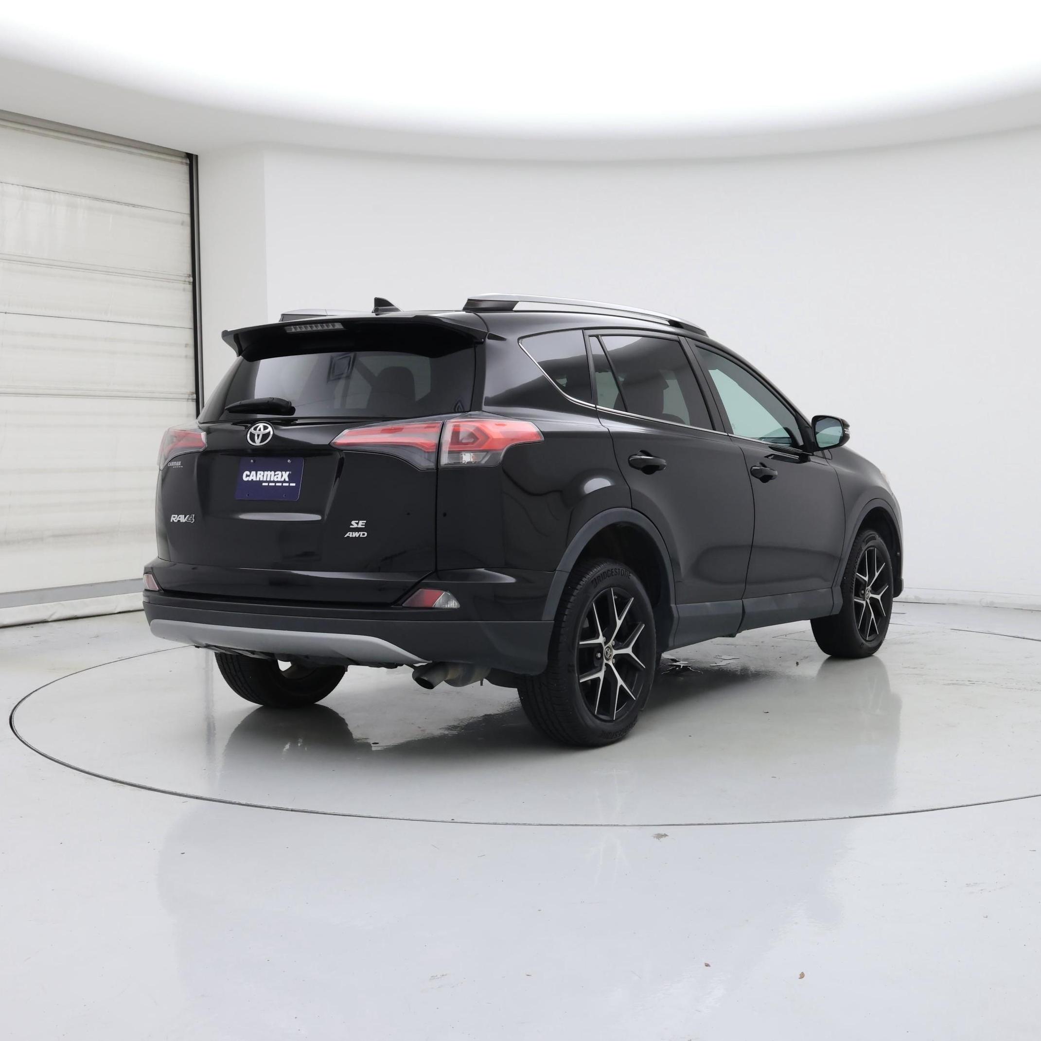 Thumbnail: 2017 Toyota RAV4 - 8