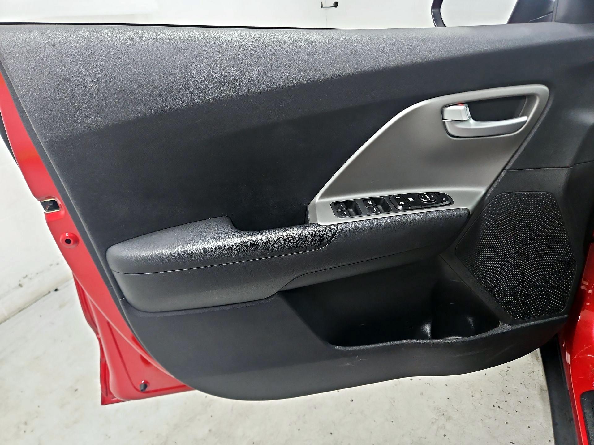 Thumbnail: 2019 Kia Niro - 12