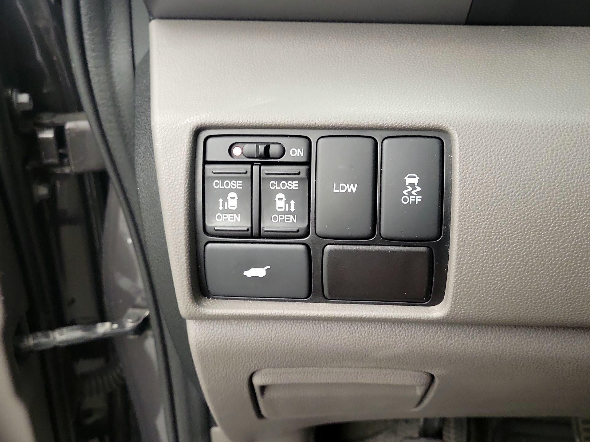 Thumbnail: 2015 Honda Odyssey - 13