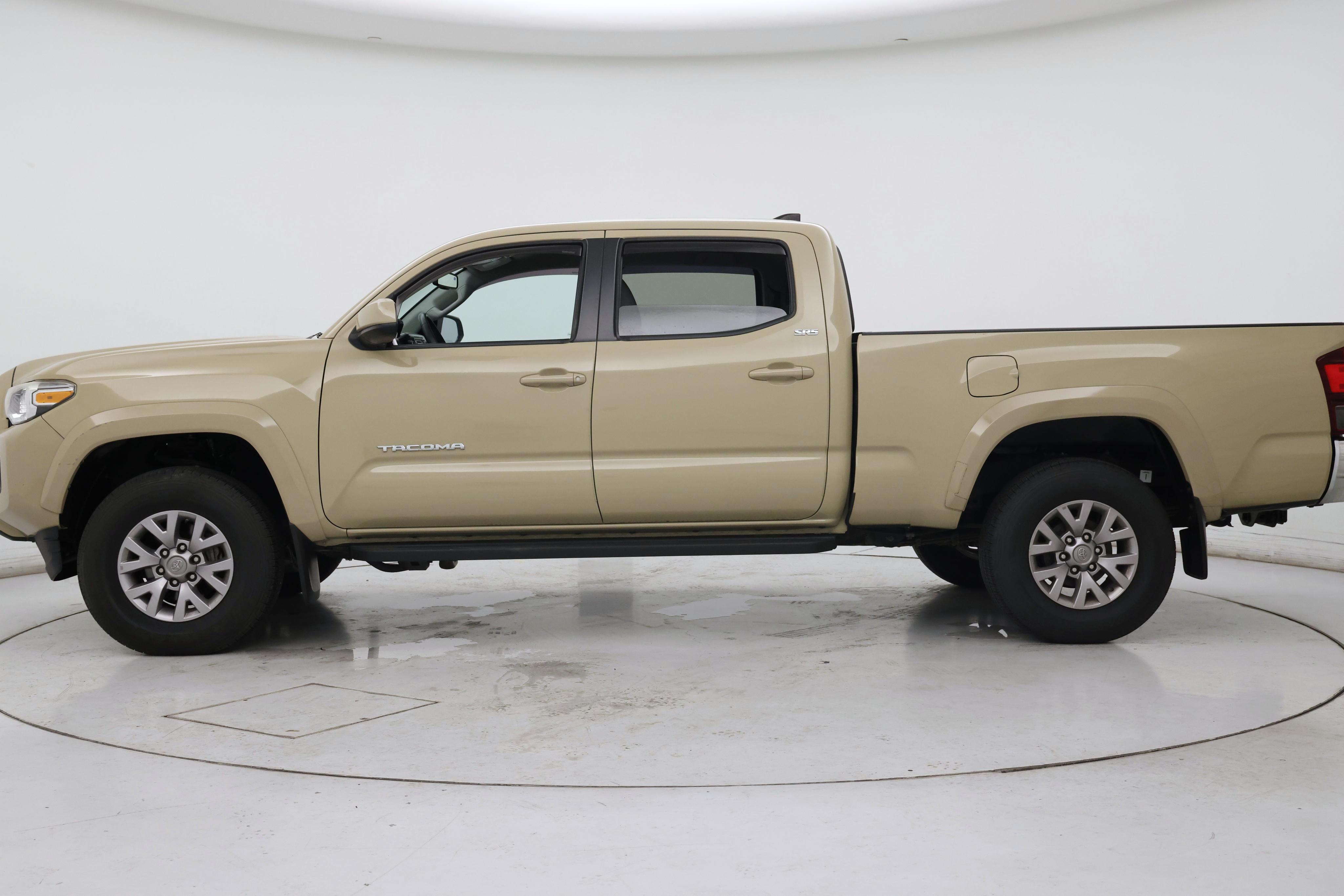 Thumbnail: 2018 Toyota Tacoma - 3