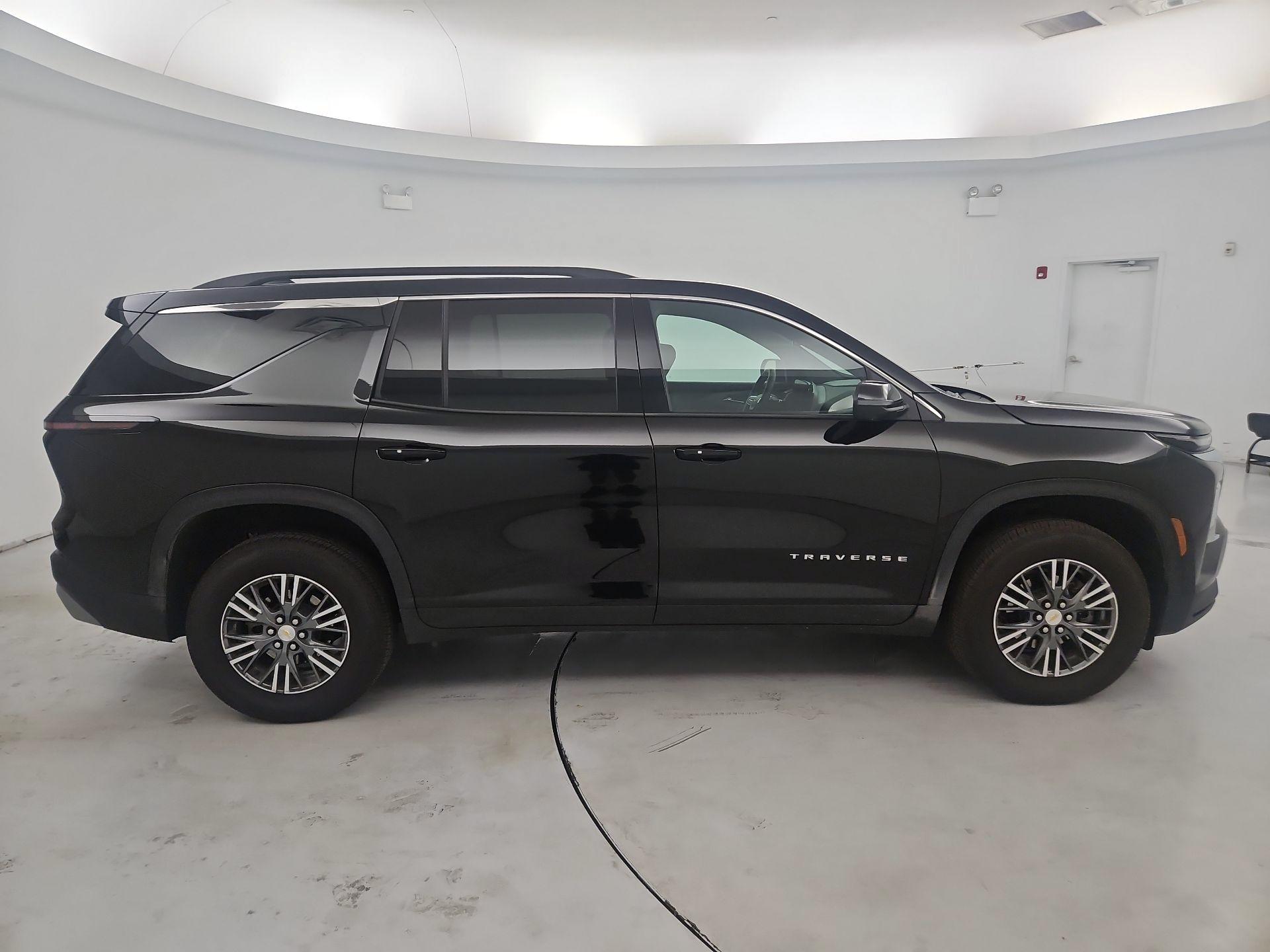 Thumbnail: 2024 Chevrolet Traverse - 4
