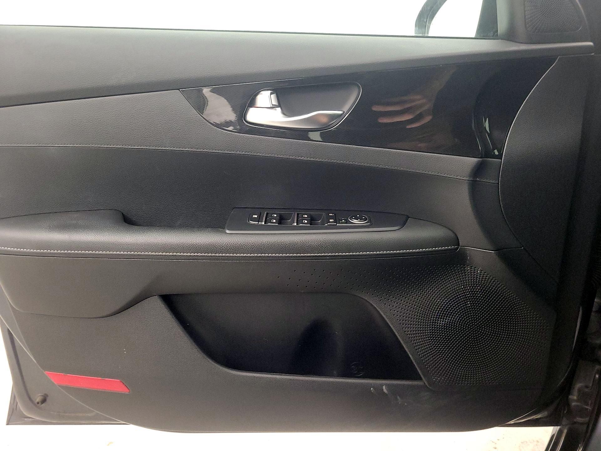Thumbnail: 2020 Kia Forte - 12