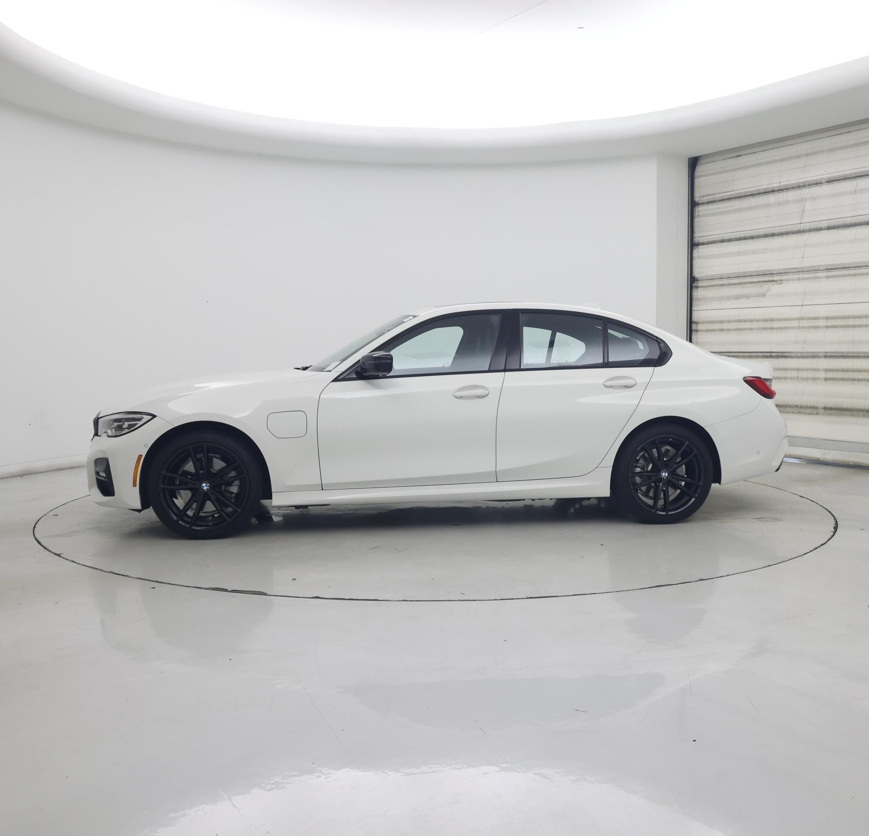 Thumbnail: 2021 BMW 3 Series - 3