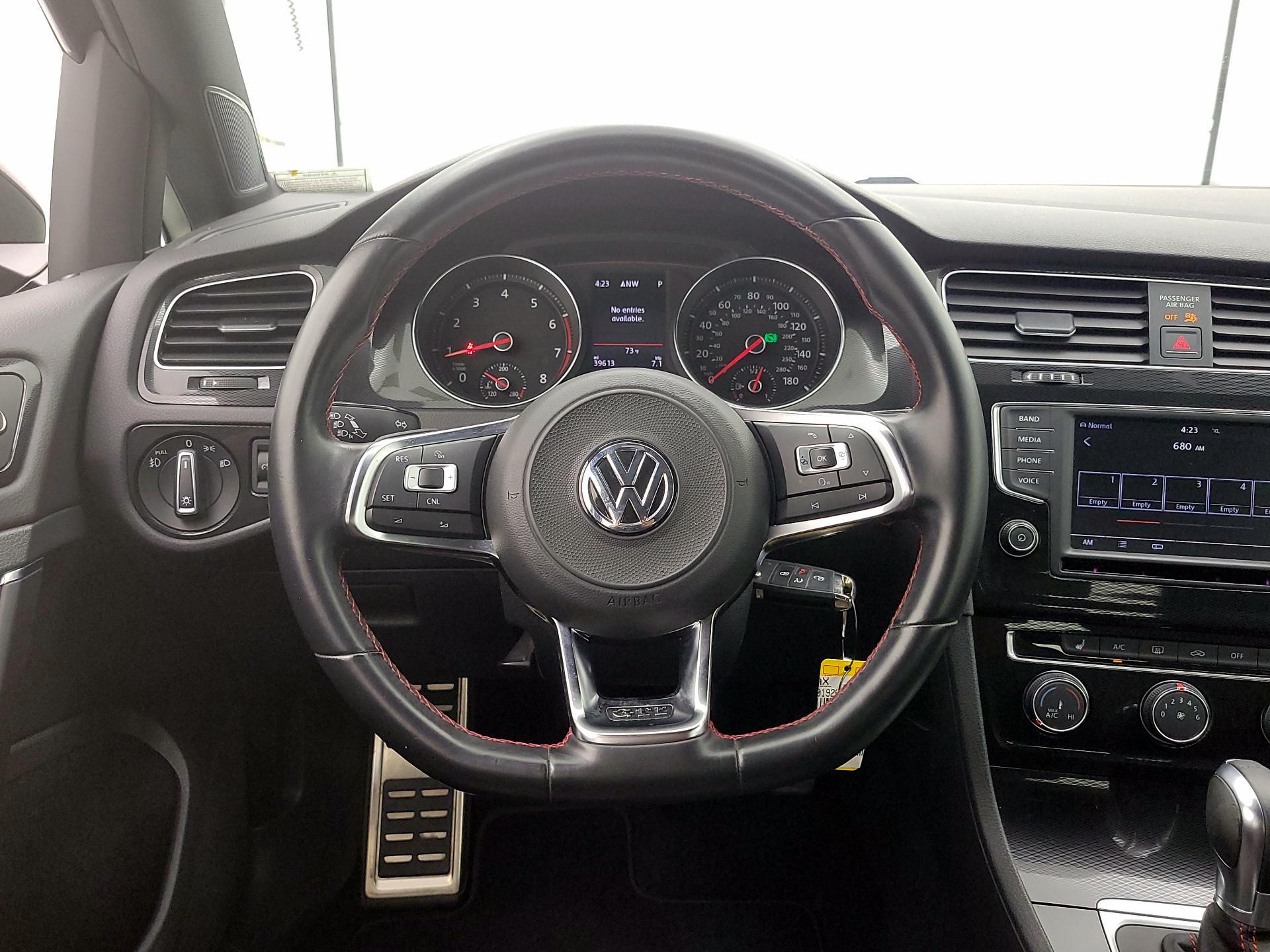 Thumbnail: 2017 Volkswagen Golf - 10