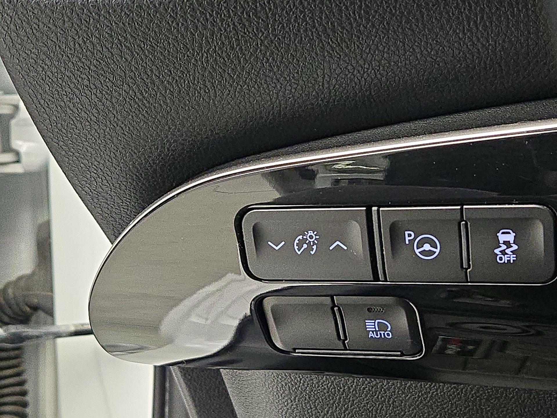 Thumbnail: 2021 Toyota Prius - 13