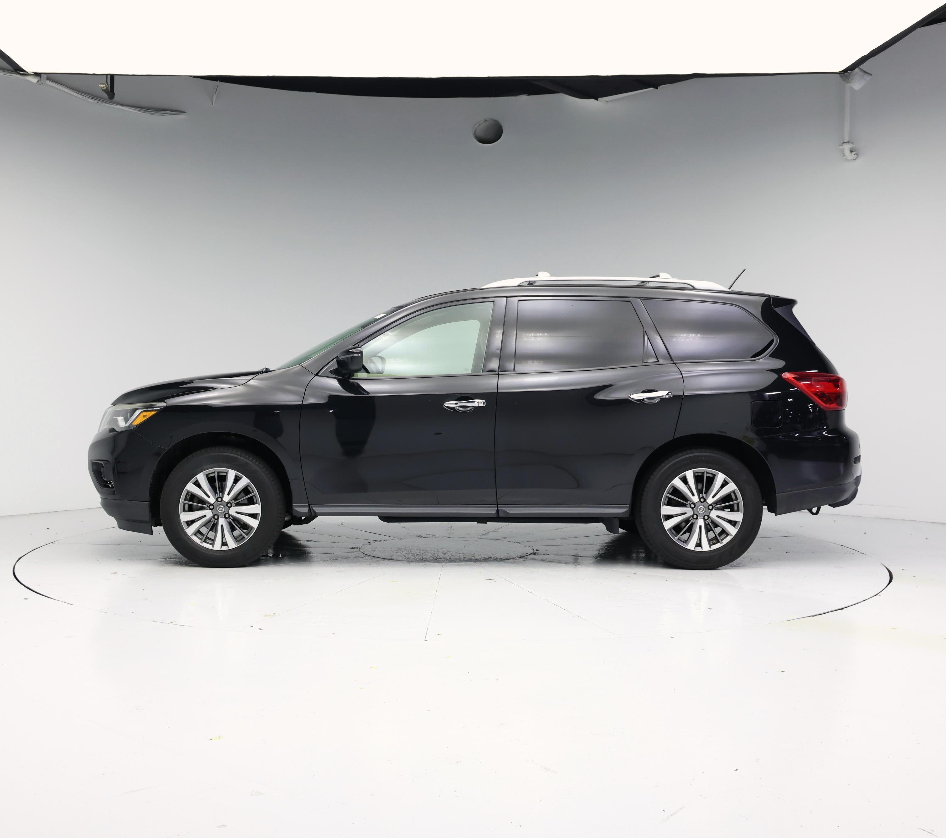 Thumbnail: 2018 Nissan Pathfinder - 3
