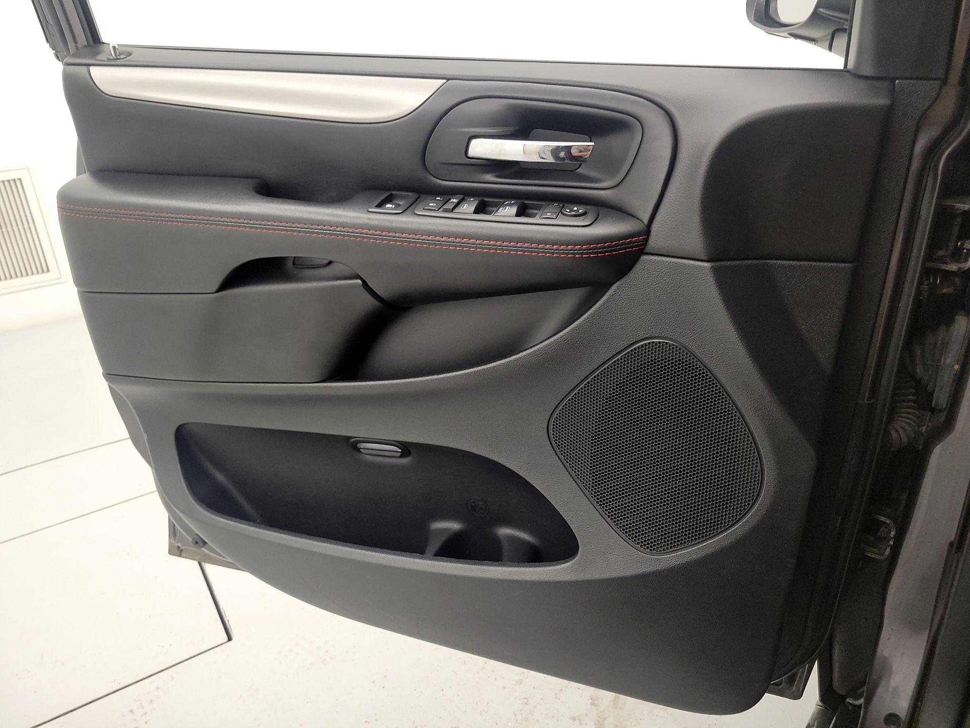 Thumbnail: 2019 Dodge Grand Caravan - 12