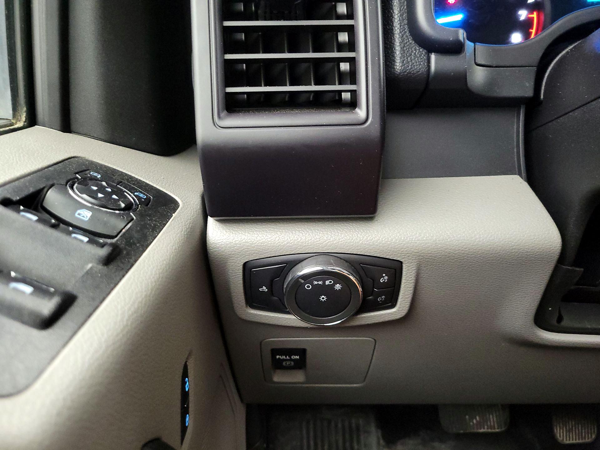 Thumbnail: 2017 Ford F-150 - 13