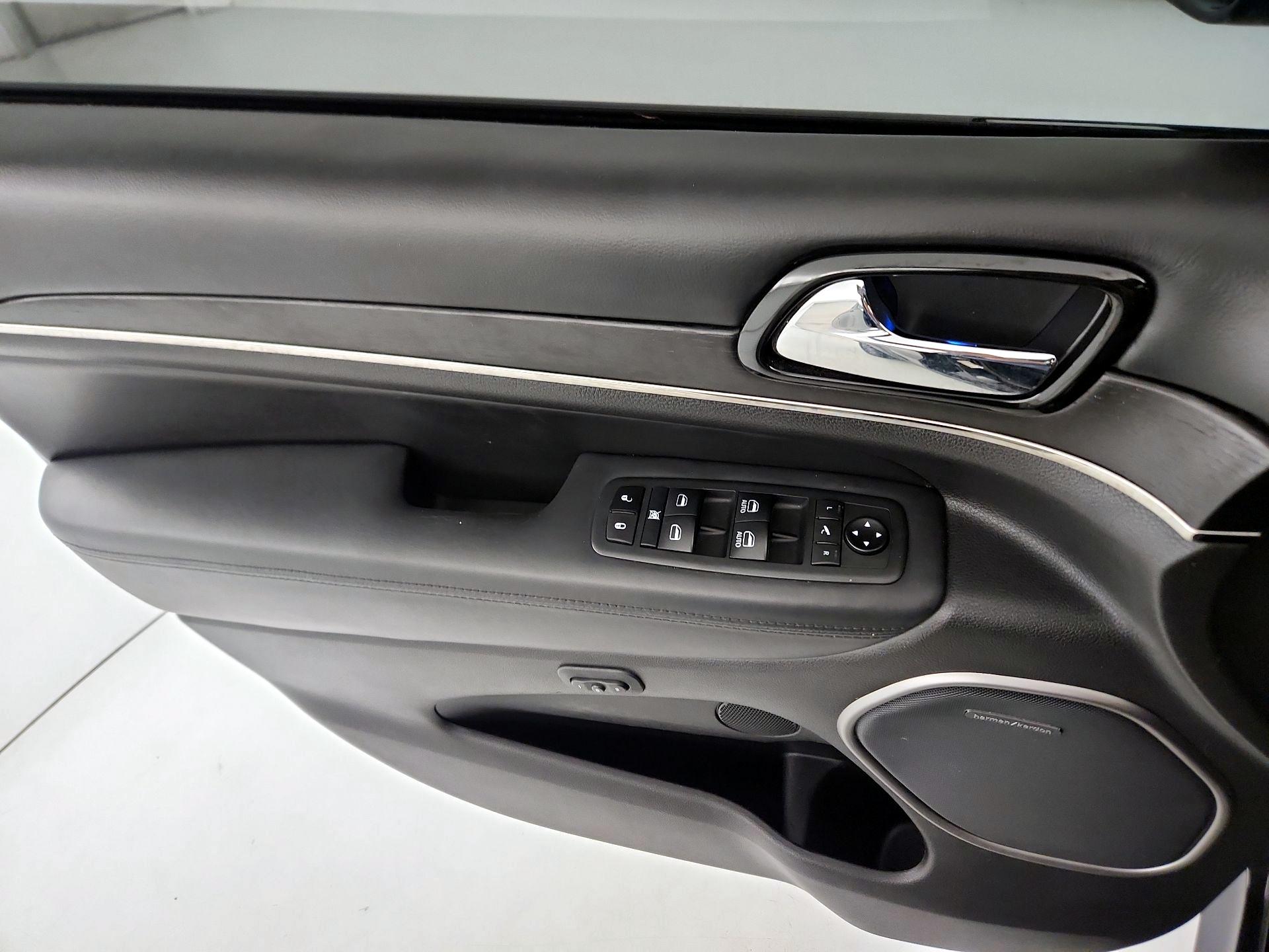 Thumbnail: 2021 Jeep Grand Cherokee - 12