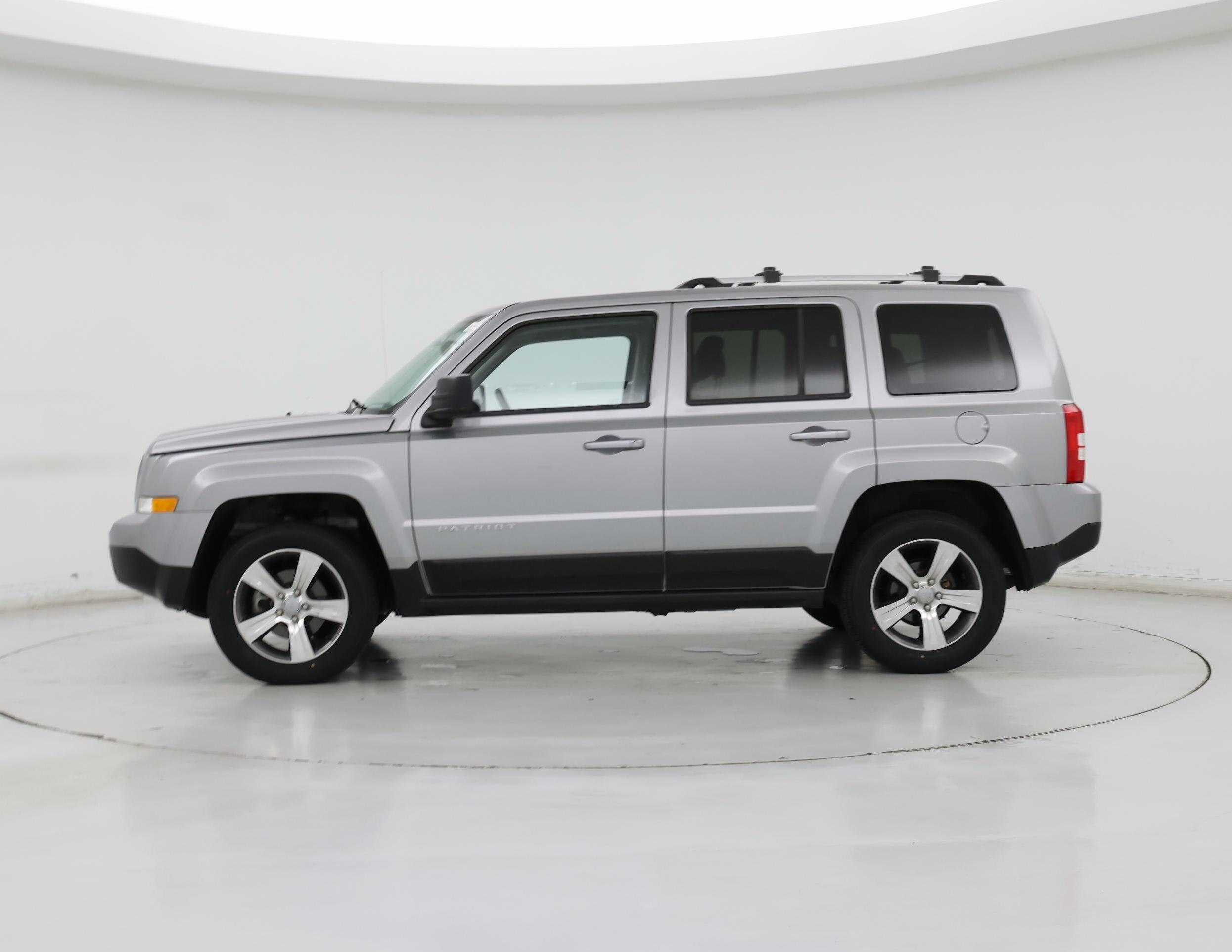 Thumbnail: 2016 Jeep Patriot - 3