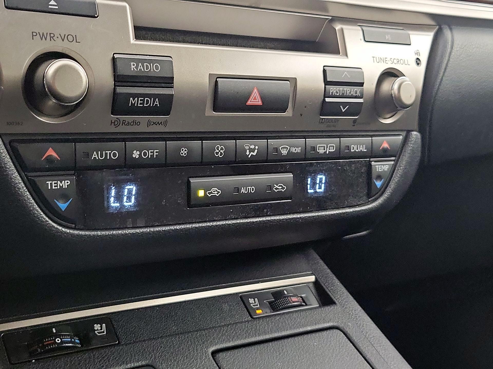 Thumbnail: 2014 Lexus ES - 17