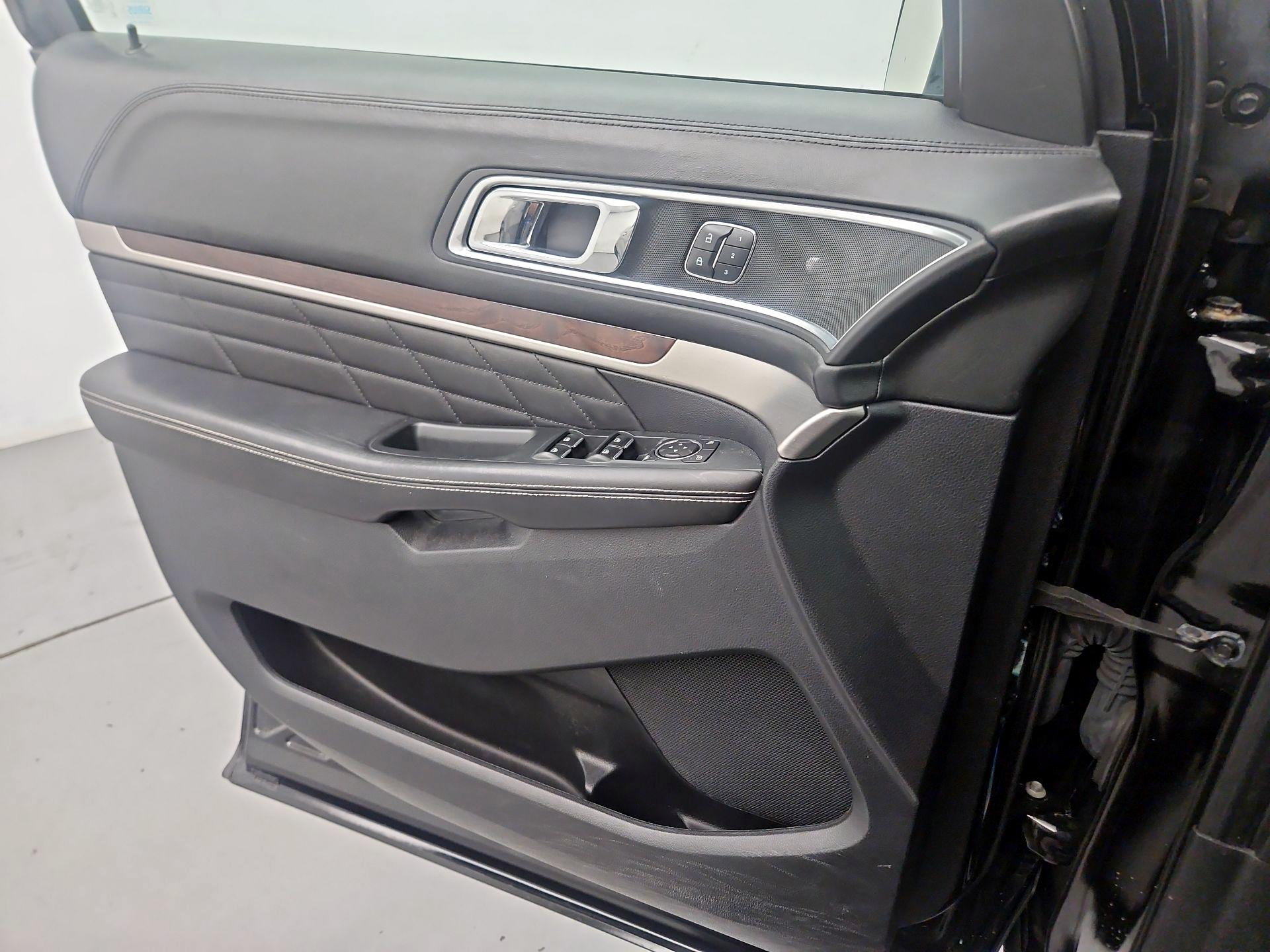 Thumbnail: 2016 Ford Explorer - 10