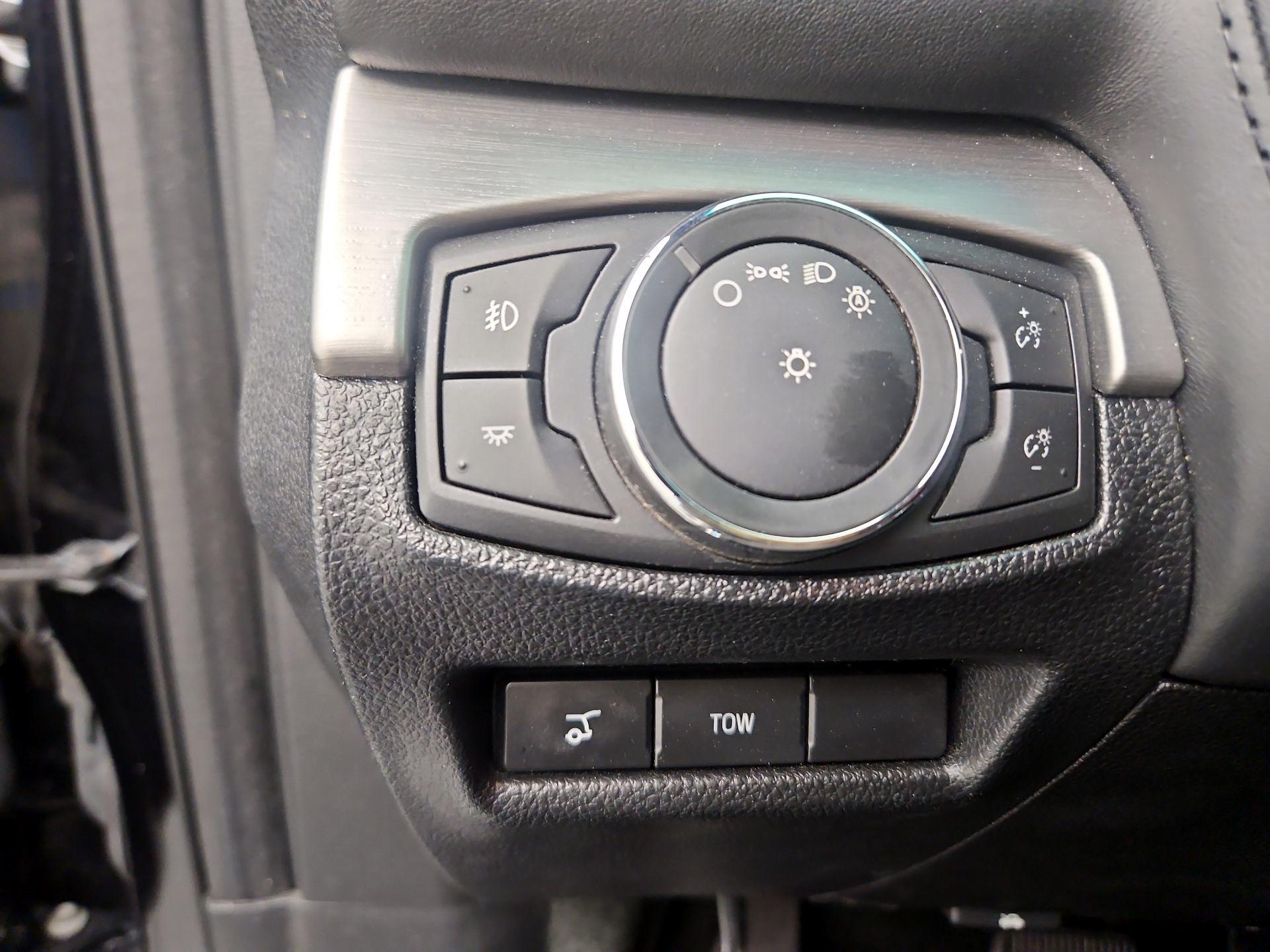 Thumbnail: 2016 Ford Explorer - 11