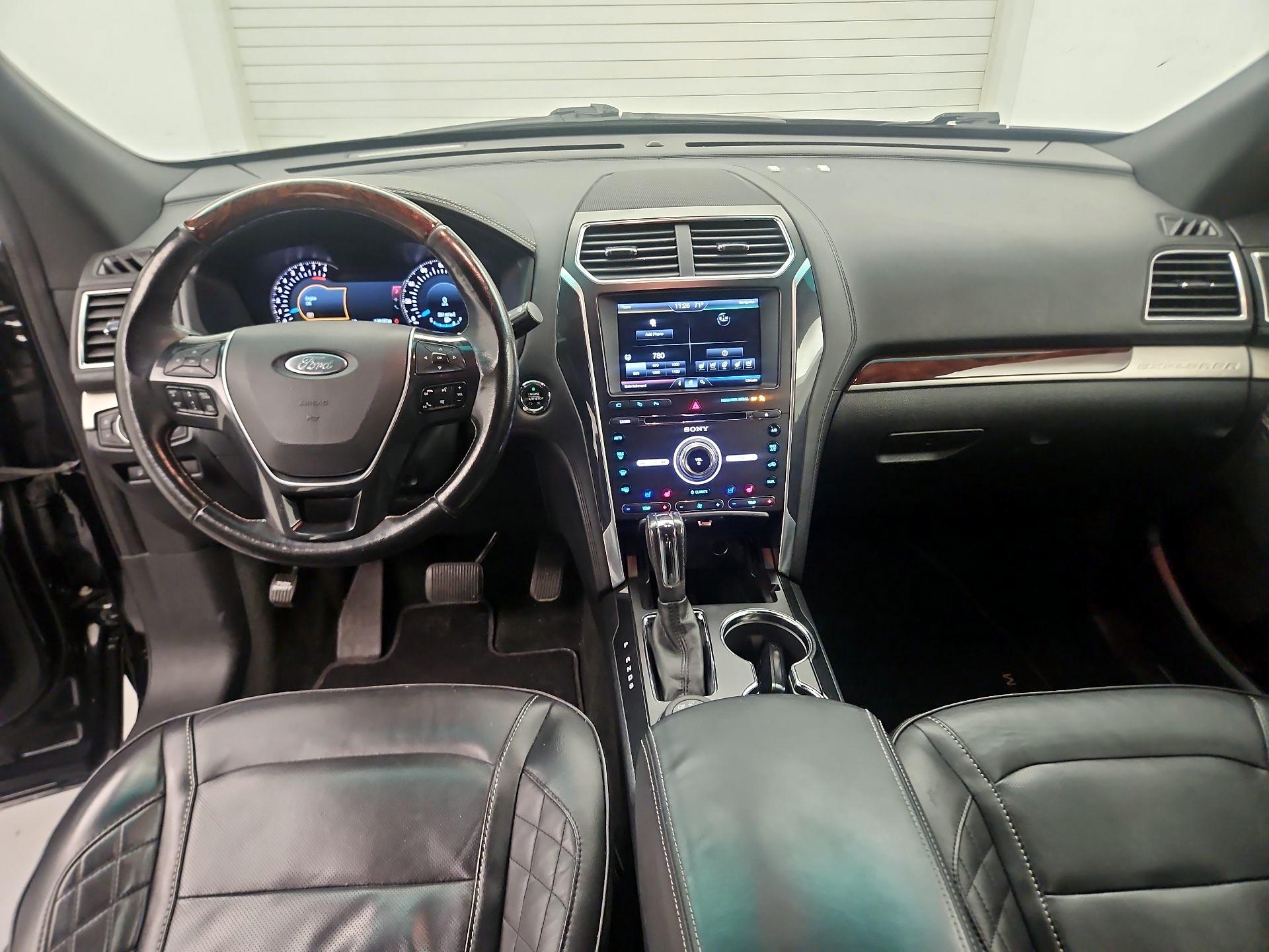 Thumbnail: 2016 Ford Explorer - 8