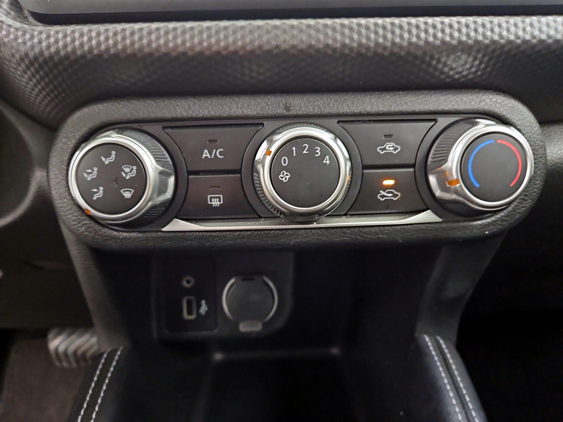 Thumbnail: 2018 Nissan Kicks - 16