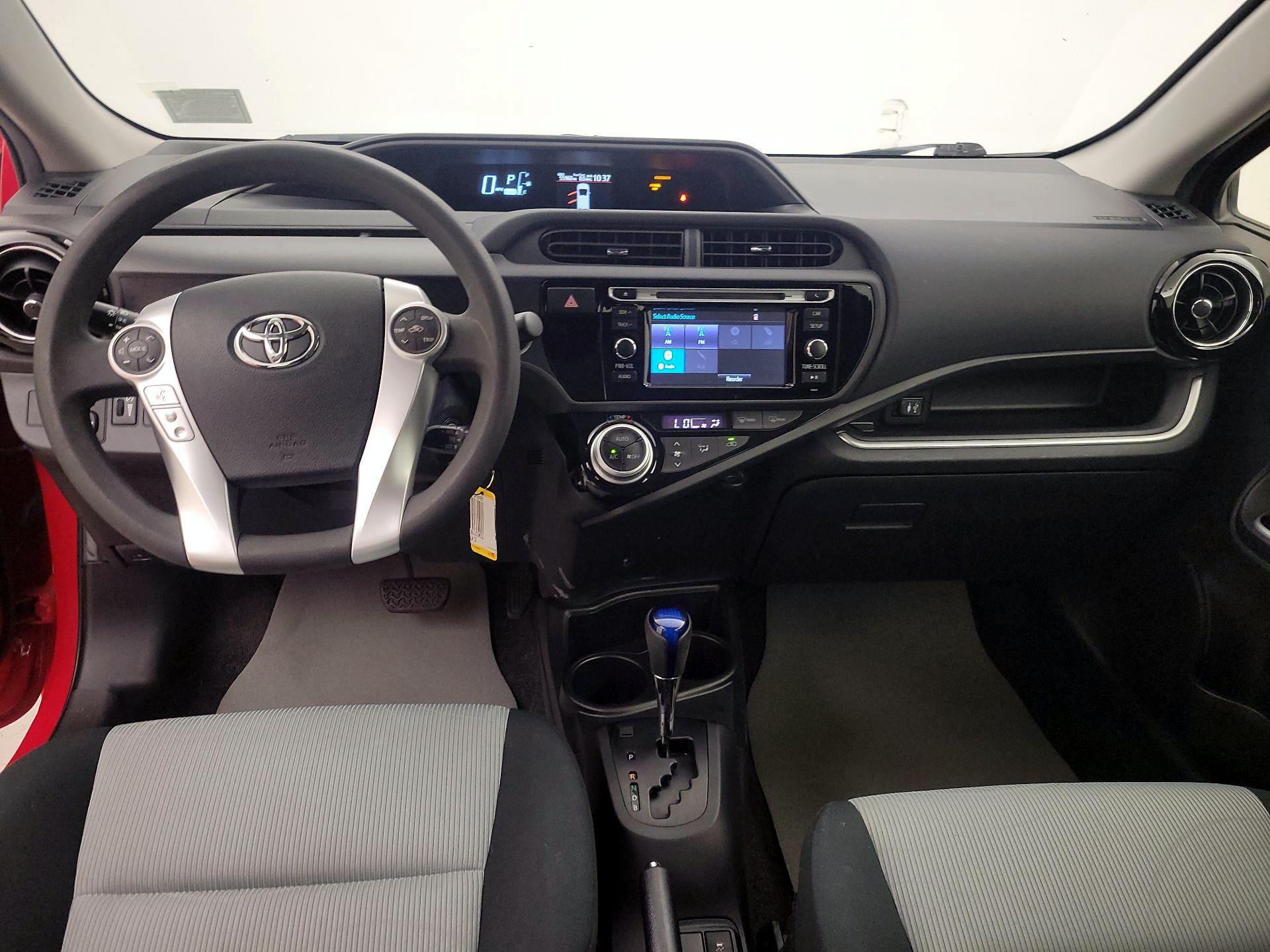 Thumbnail: 2015 Toyota Prius c - 9