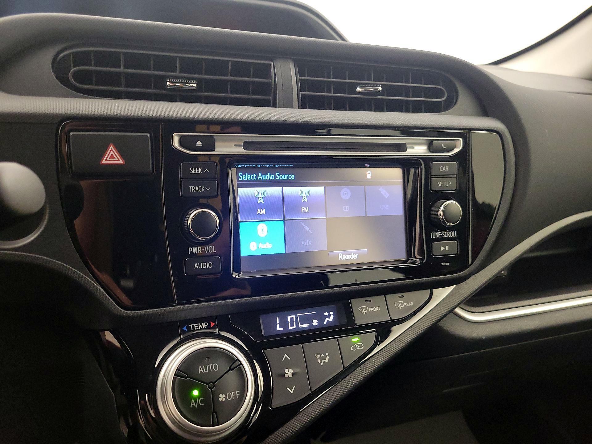 Thumbnail: 2015 Toyota Prius c - 14
